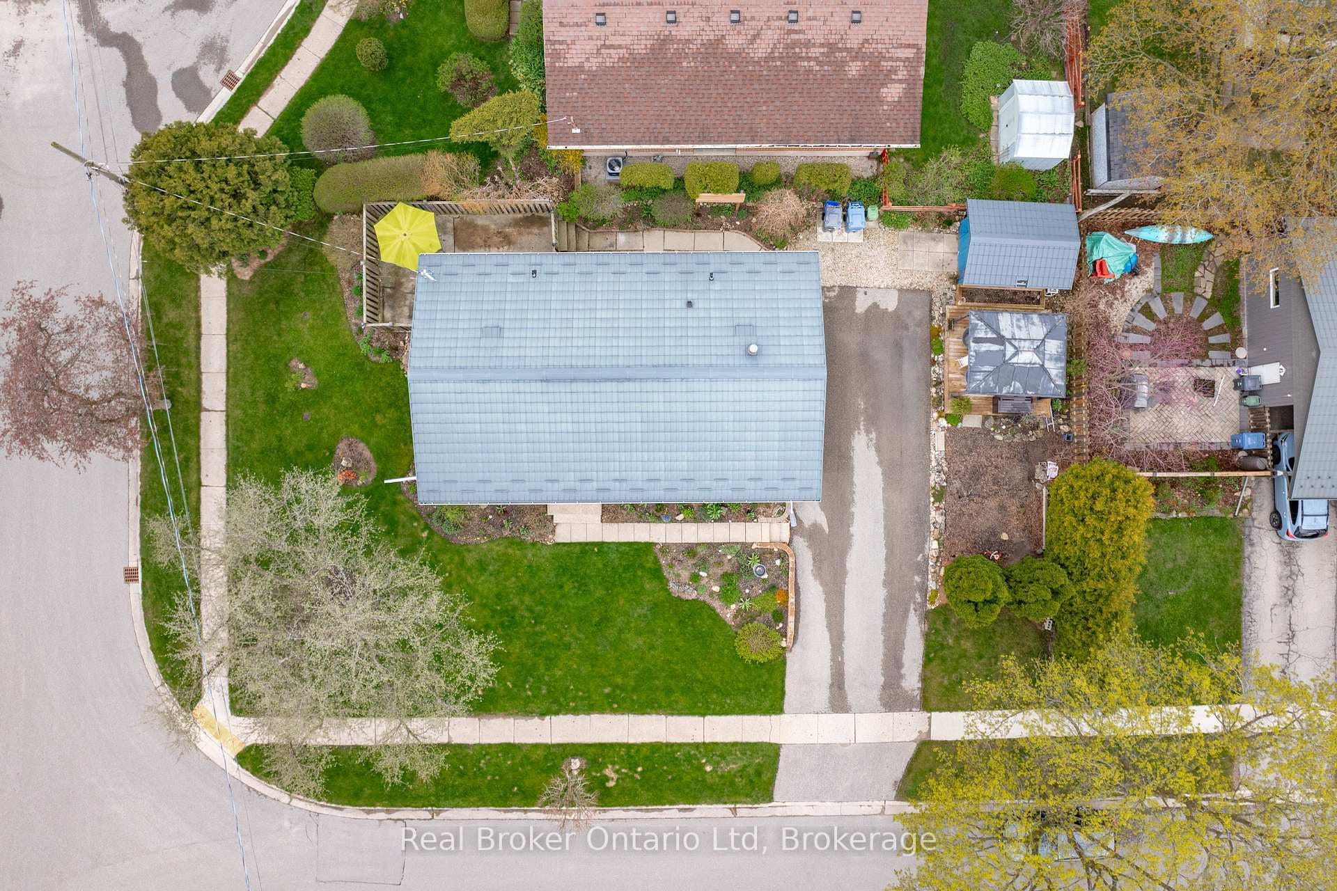 6 Eleanor Court photo 45