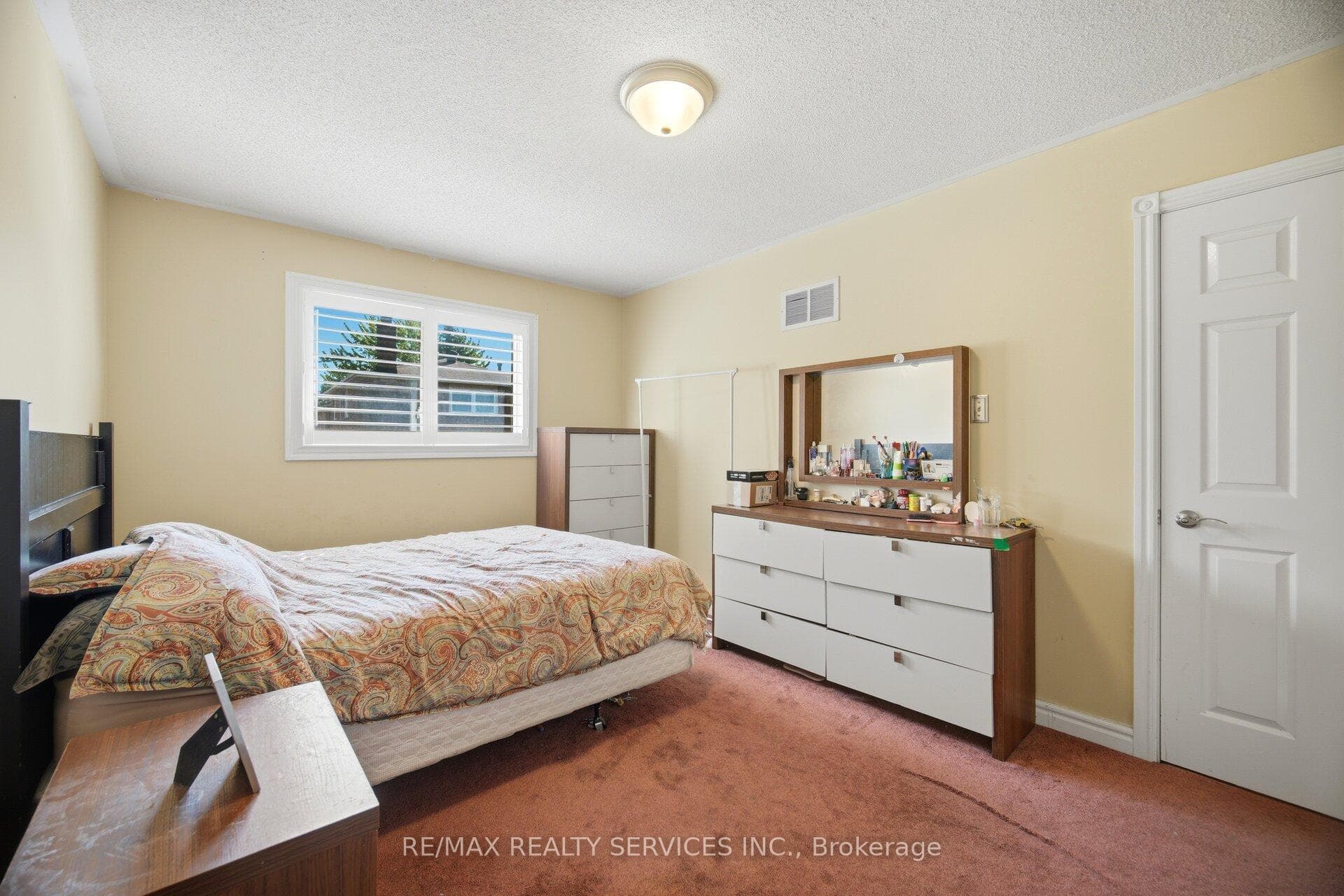 26 Sunforest Drive photo 27