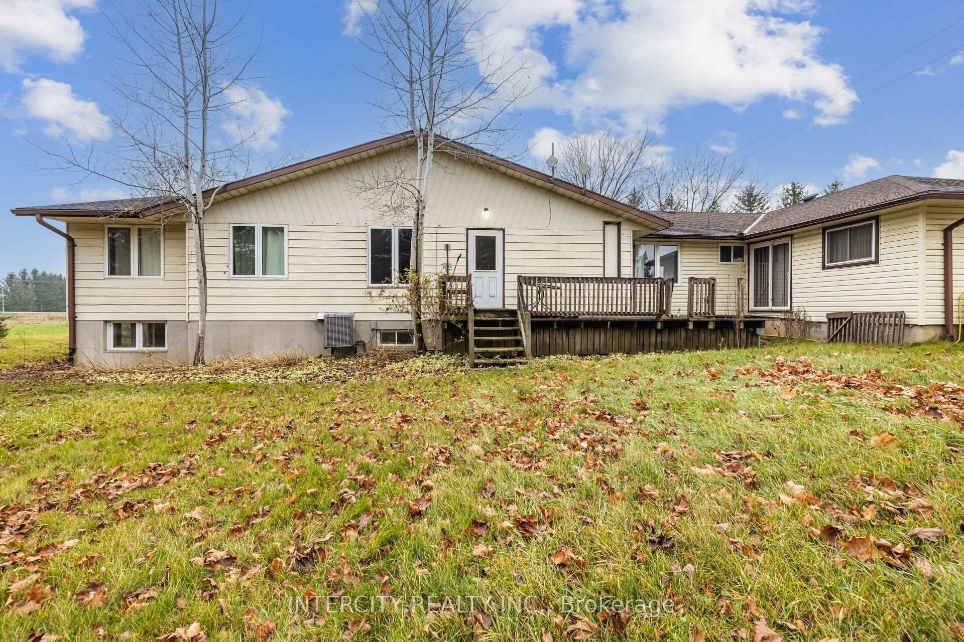 6369 Wellington 9 Road photo 2