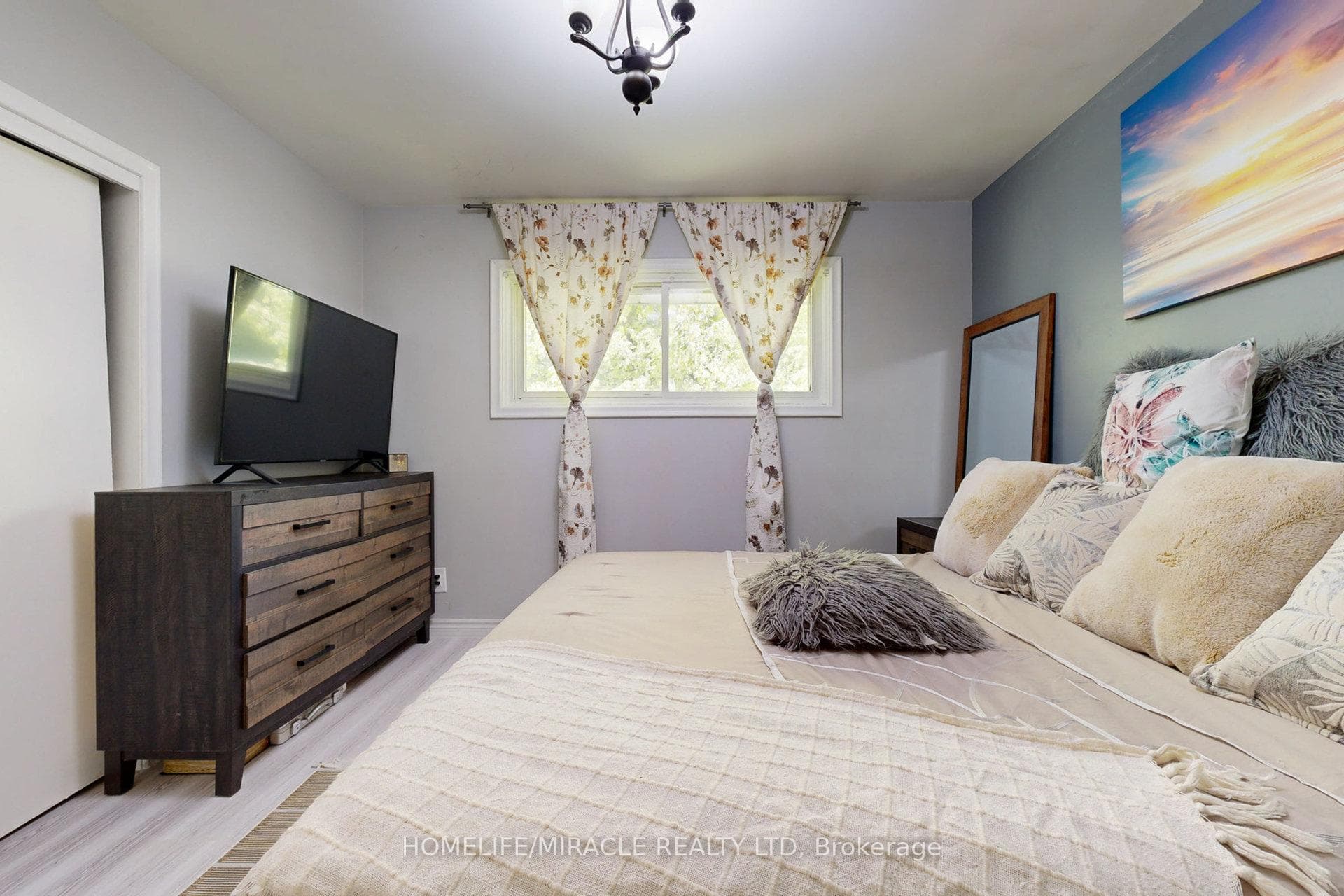 743 Law Street photo 13