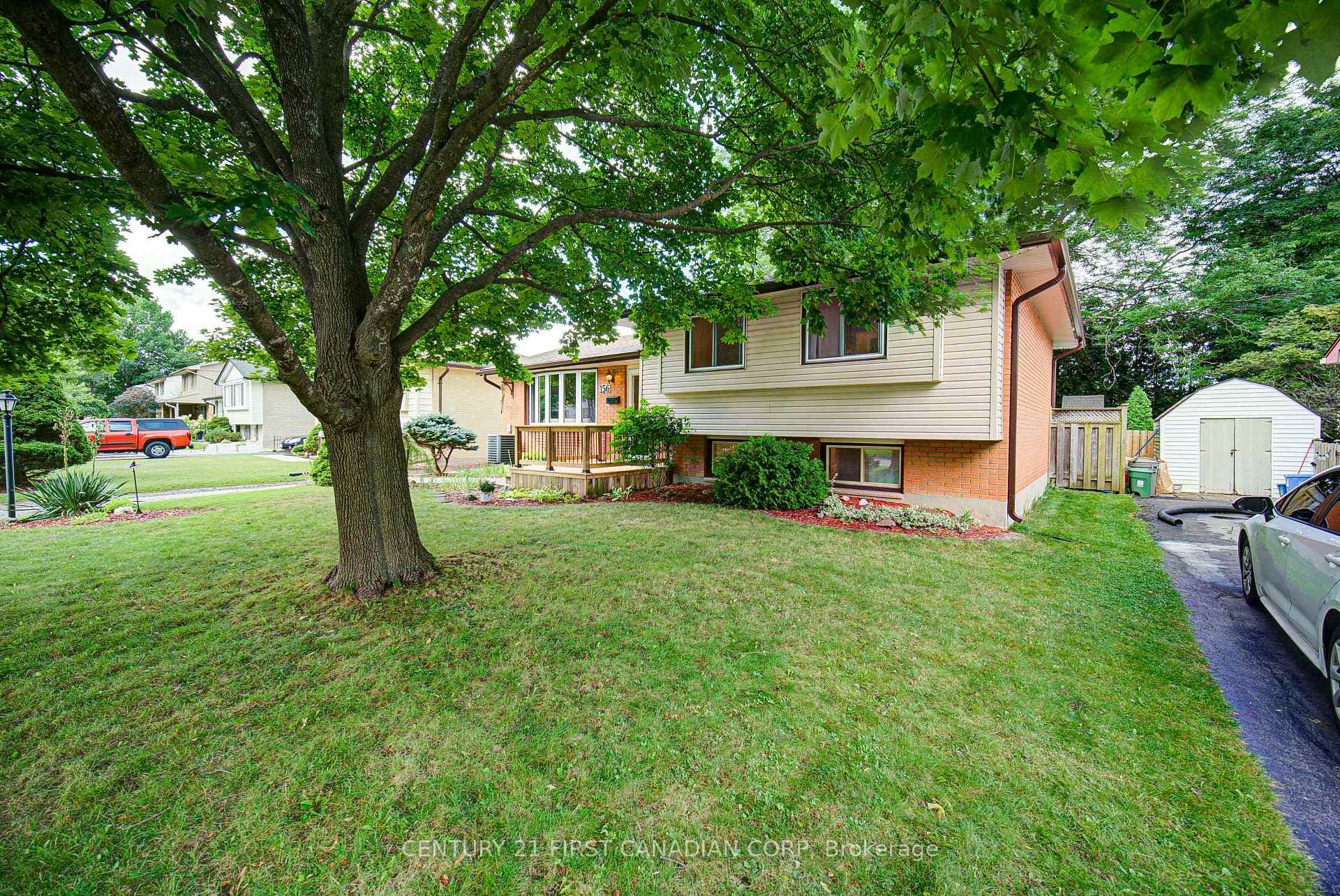156 St Clair Crescent photo 2