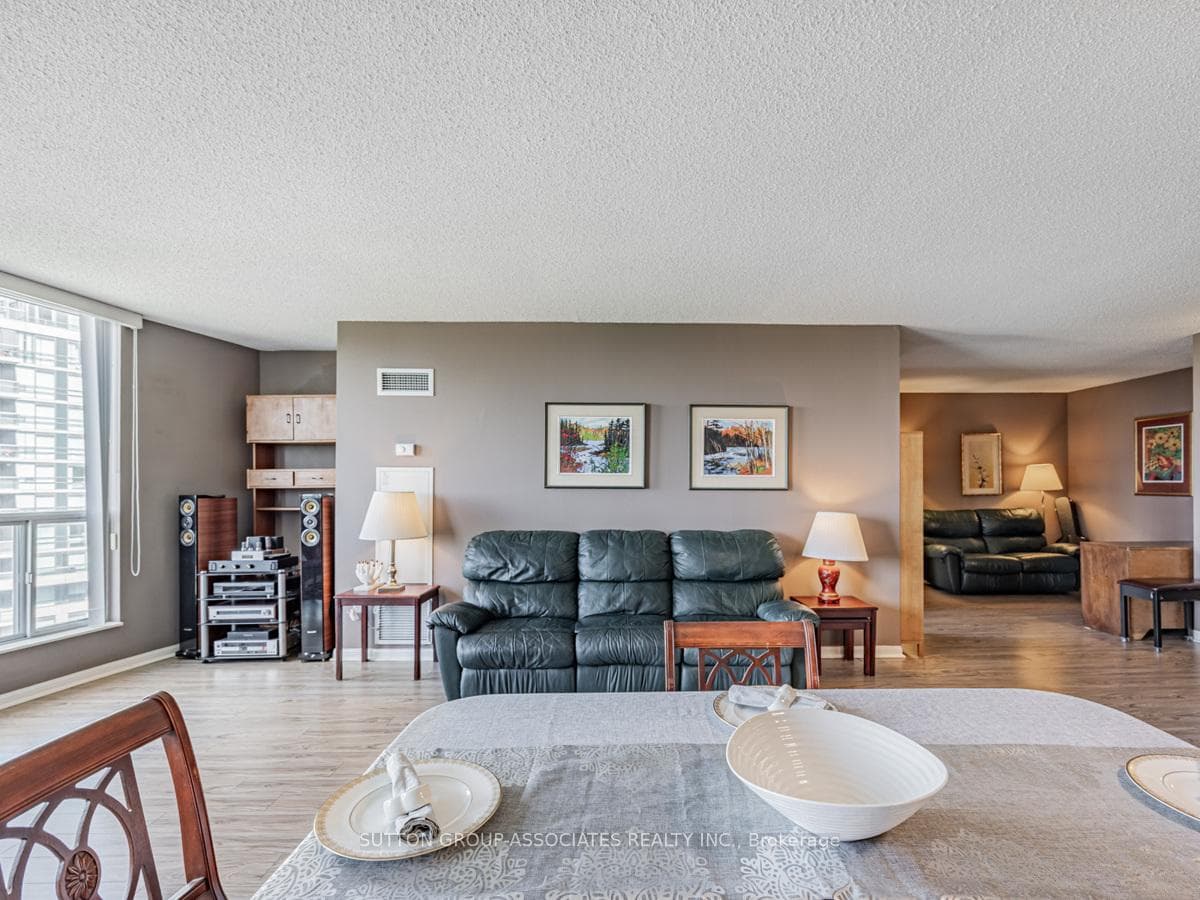 23 LORRAINE Drive Unit 1705 photo 16