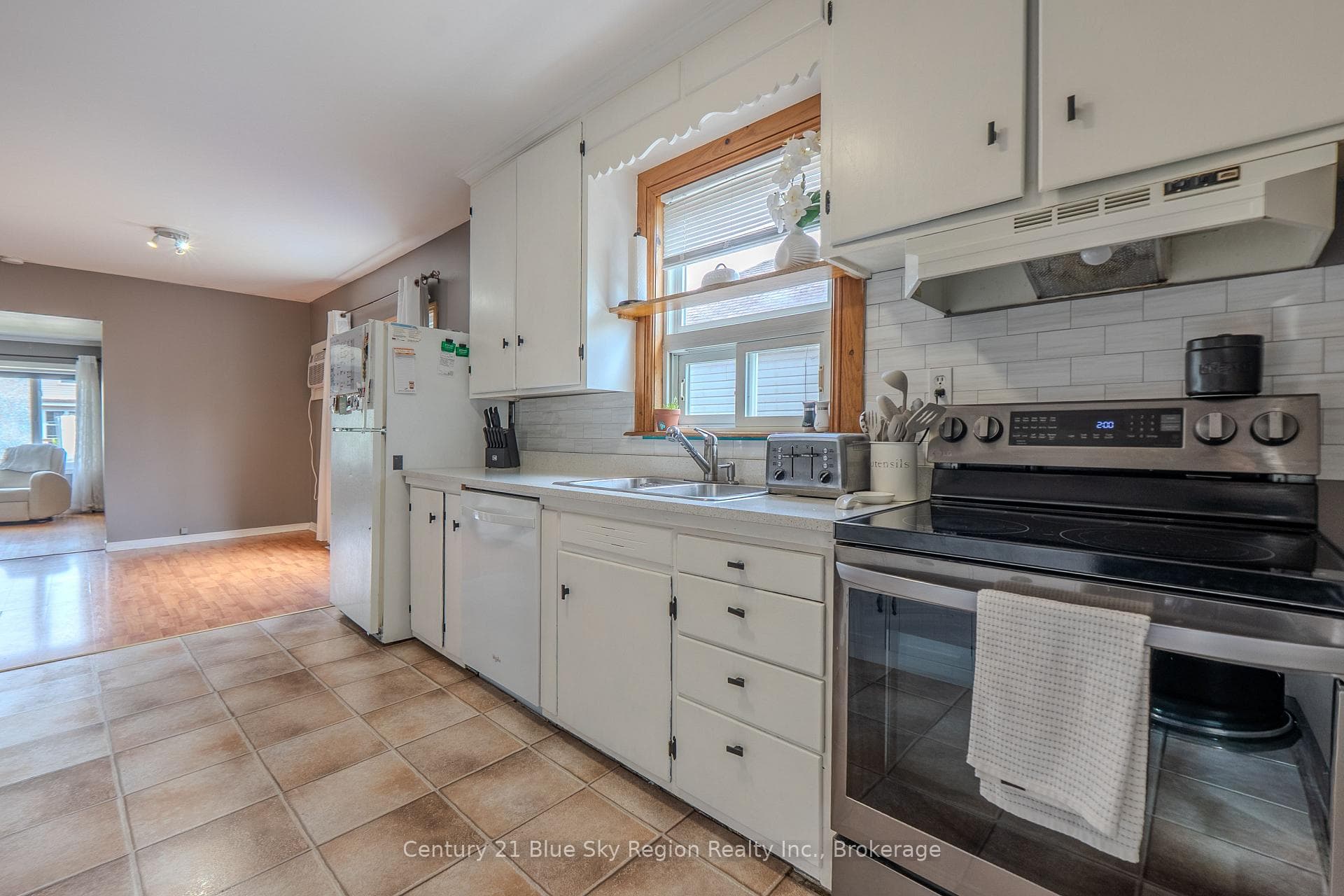 773 Worthington Street photo 16