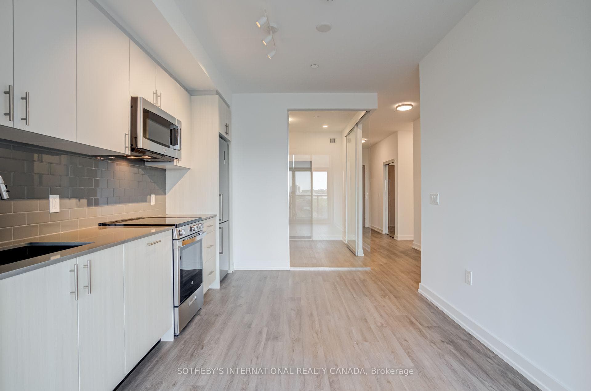 1195 The Queensway Avenue Unit 803 photo 8