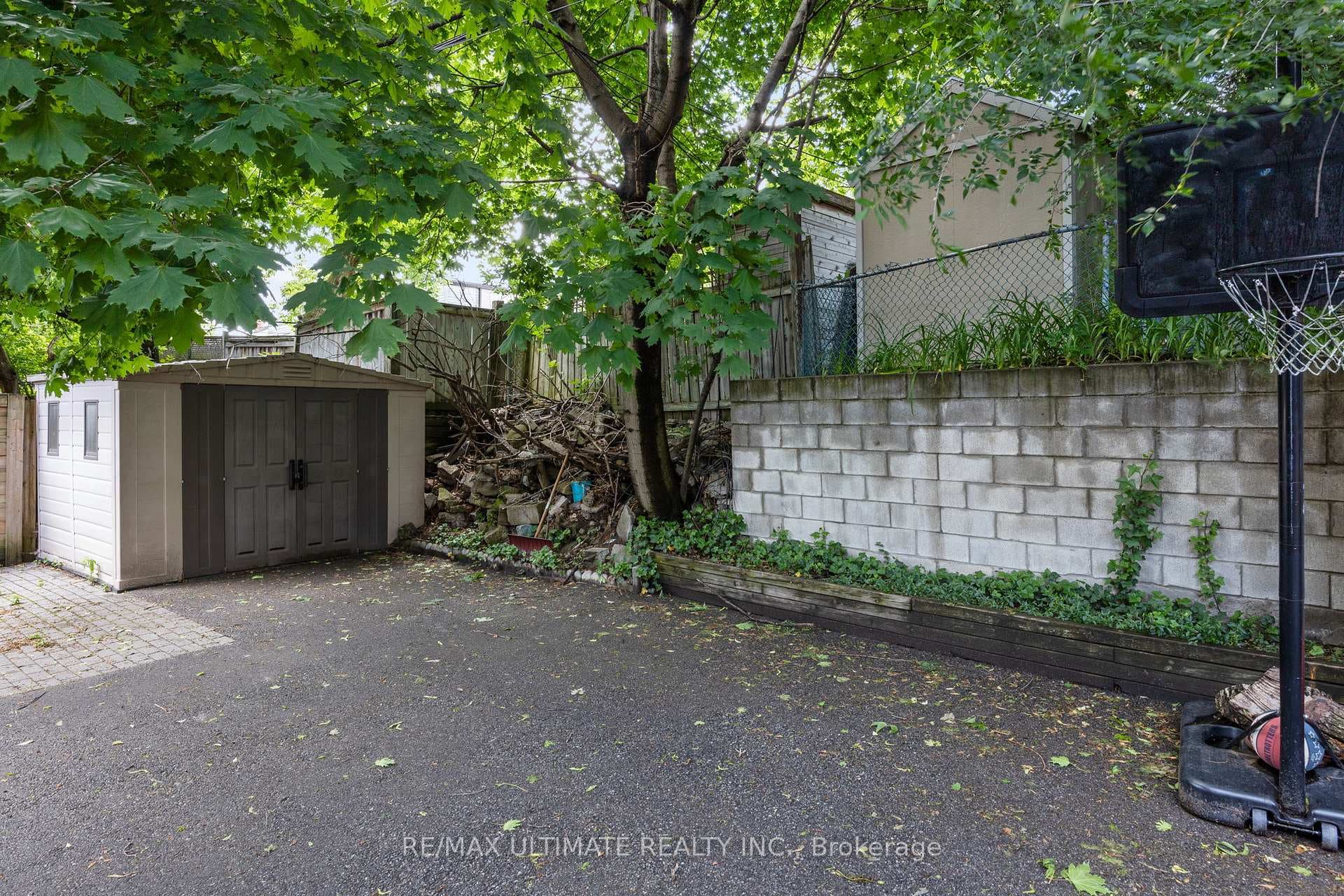 2044 Gerrard Street photo 30