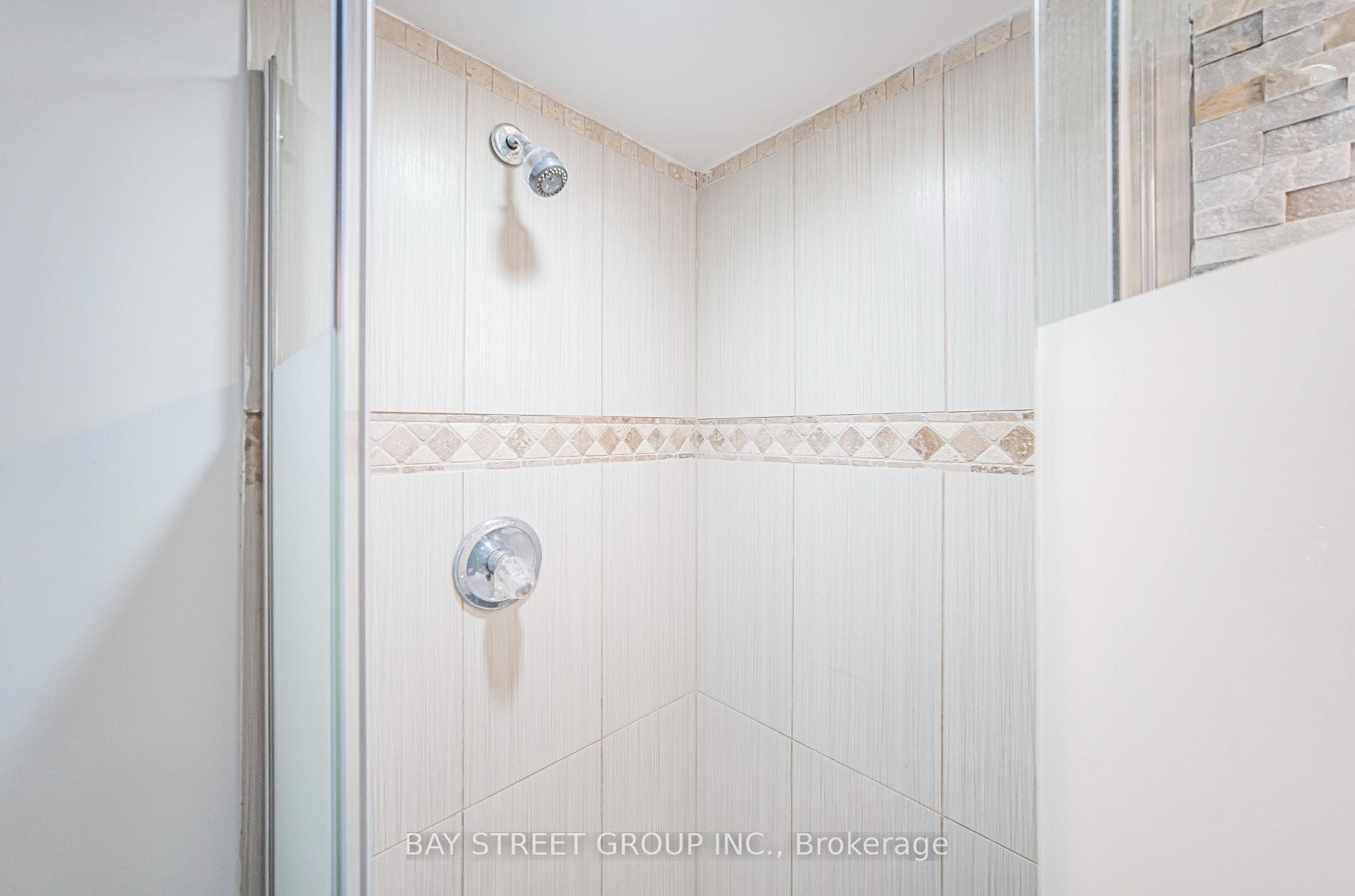 330 Rathburn Road Unit 1810 photo 17