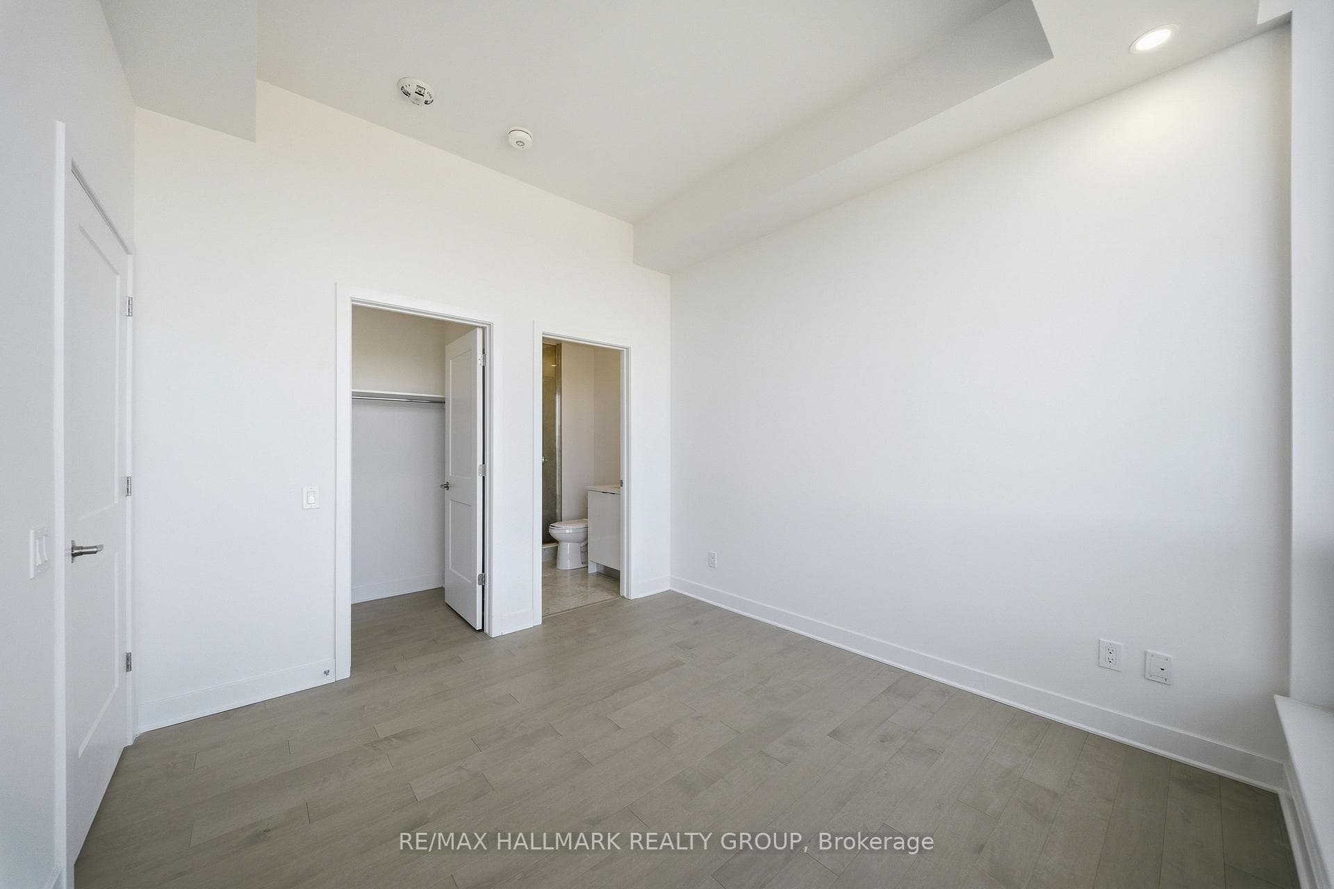 180 George Street Unit 2605 photo 18
