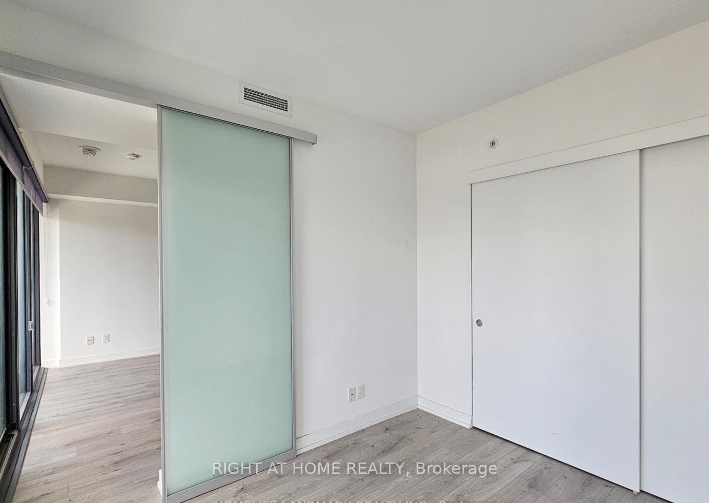 161 Roehampton Avenue Unit 1502 photo 8