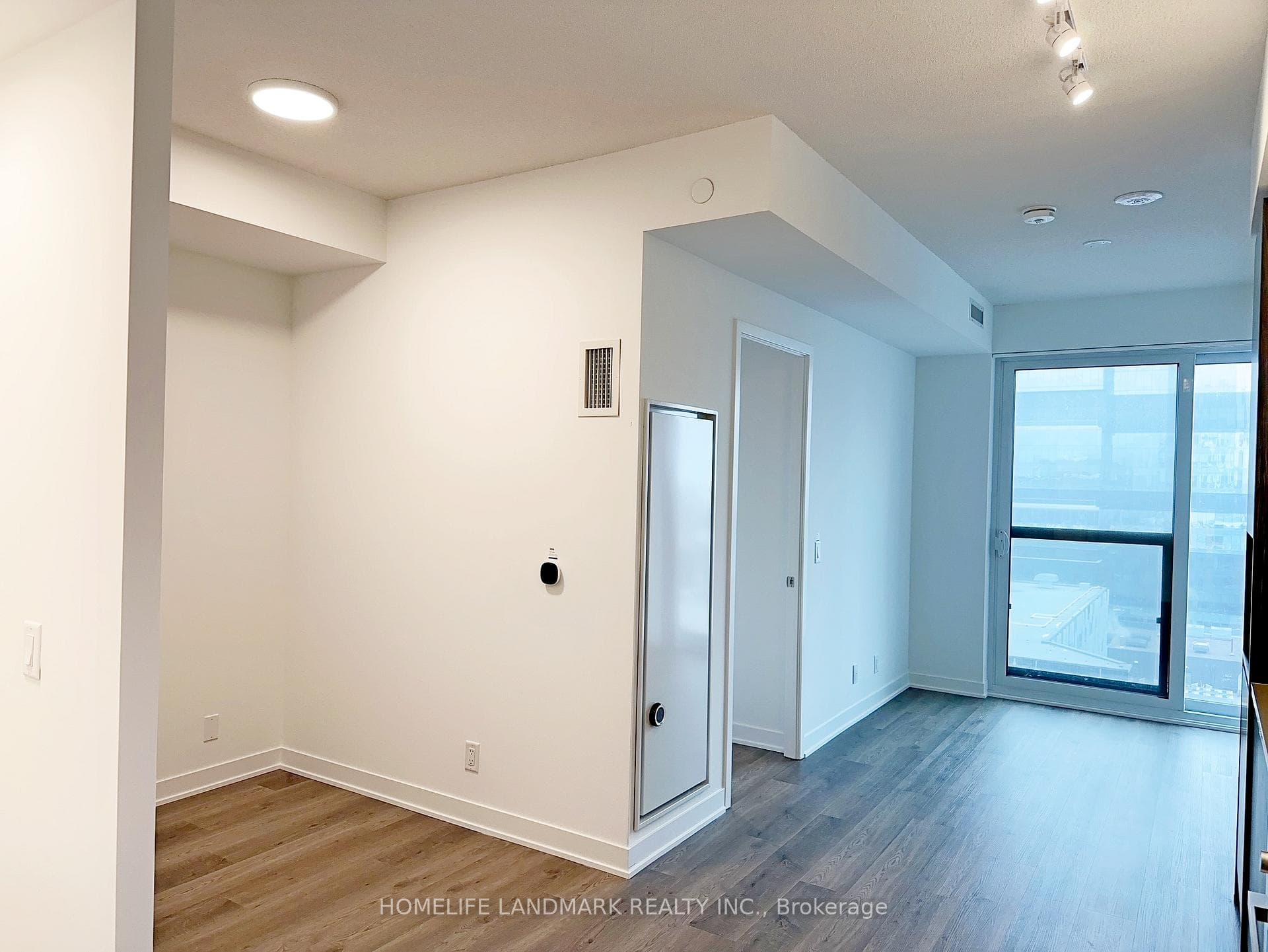 180 Front Street Unit 1605 photo 9