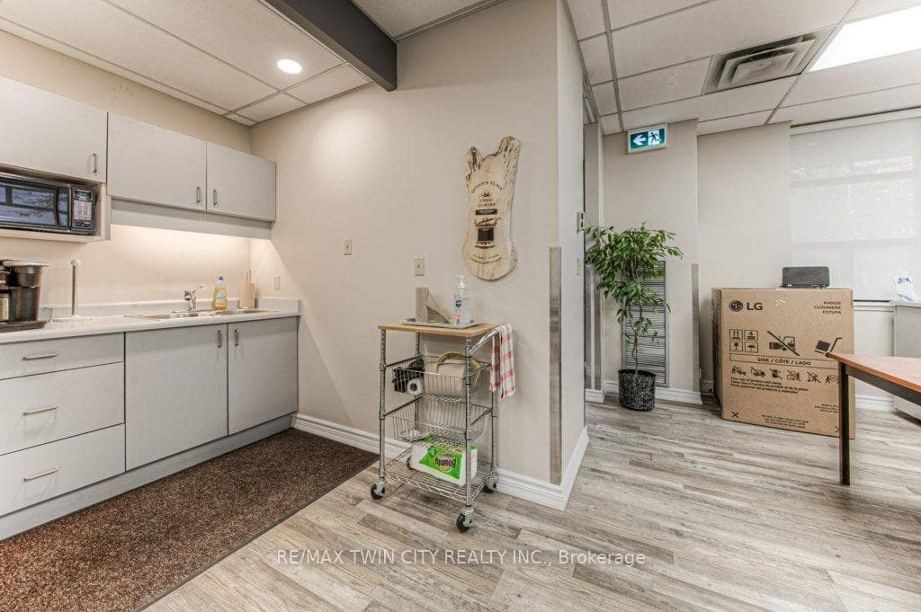 150 Queen Street Unit 305 photo 7
