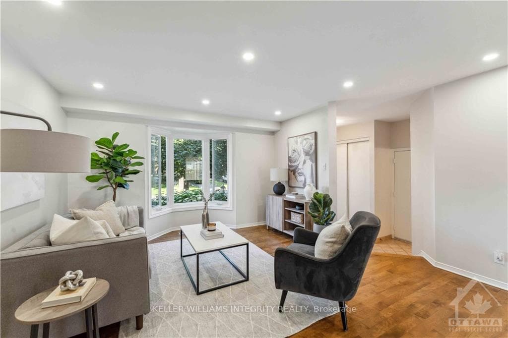 7 WINDHURST Drive photo 3
