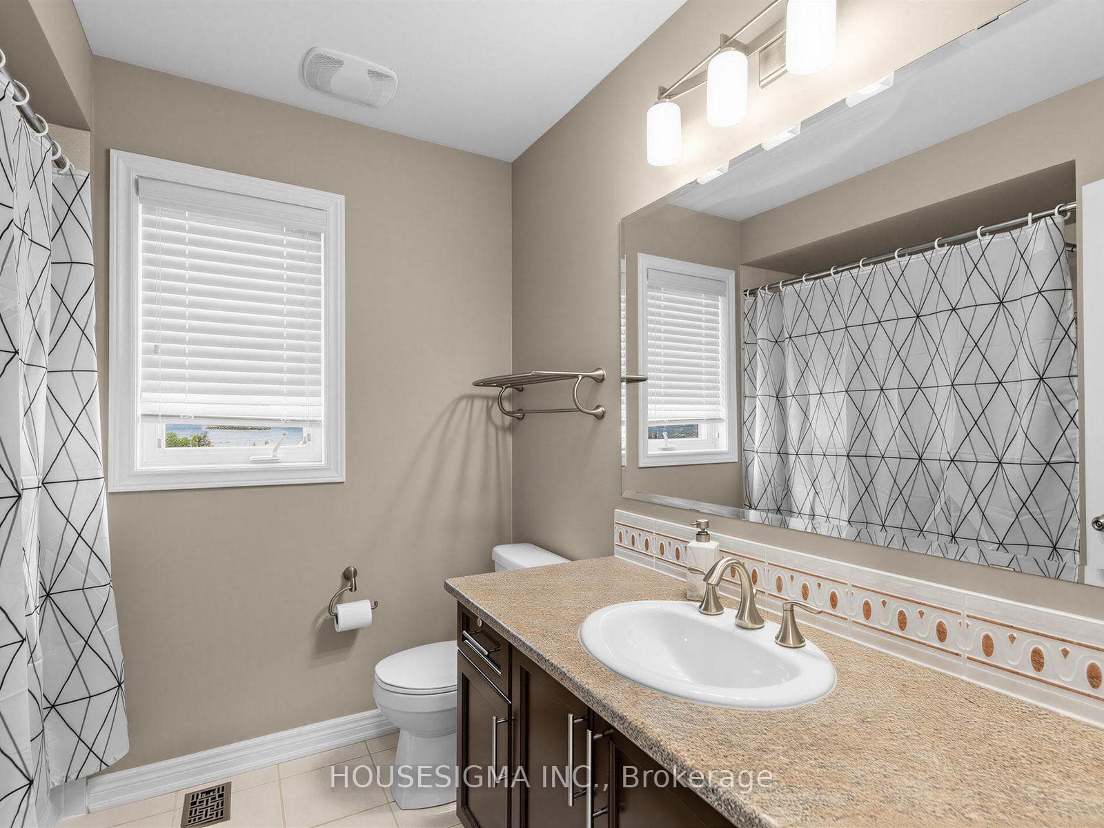 57 Chao Crescent photo 27