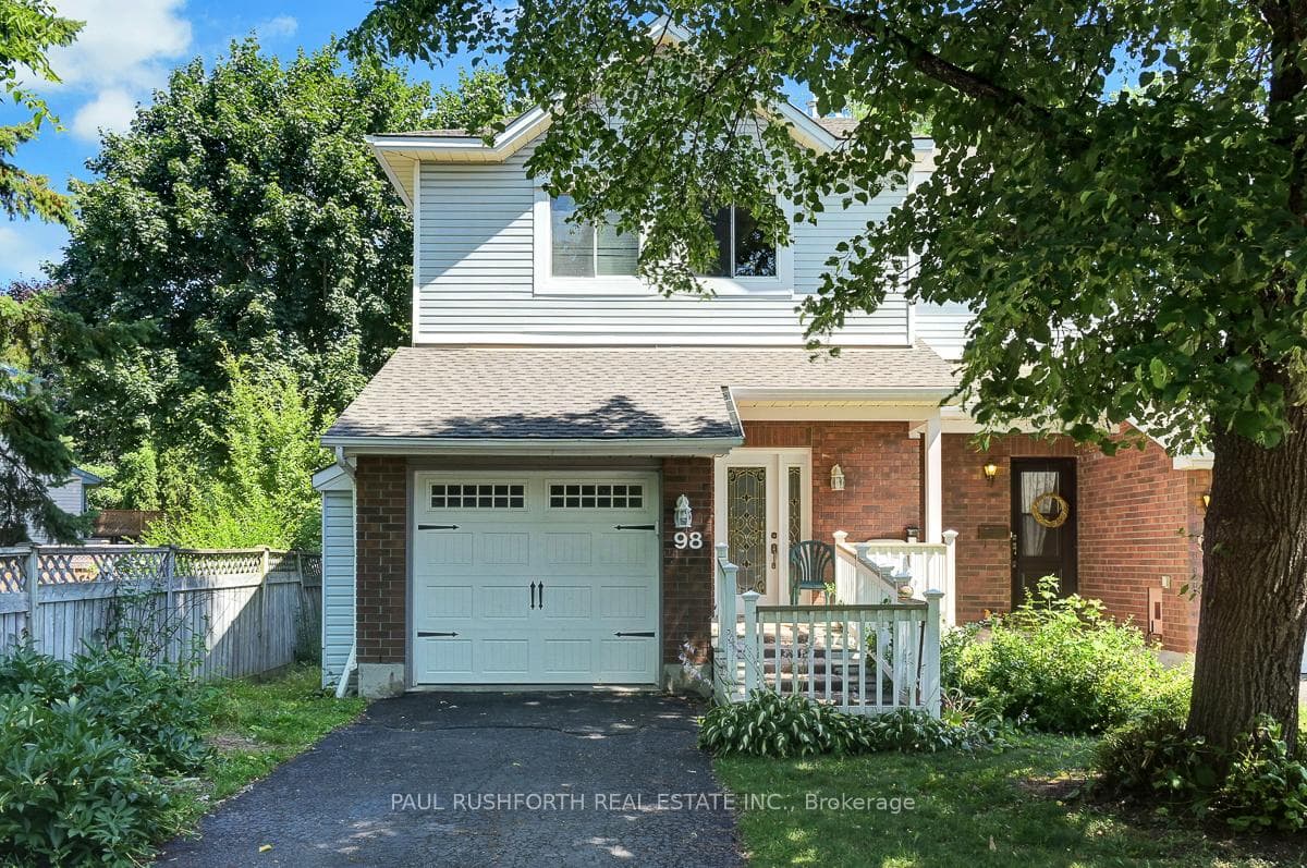 98 Piper Crescent photo 2