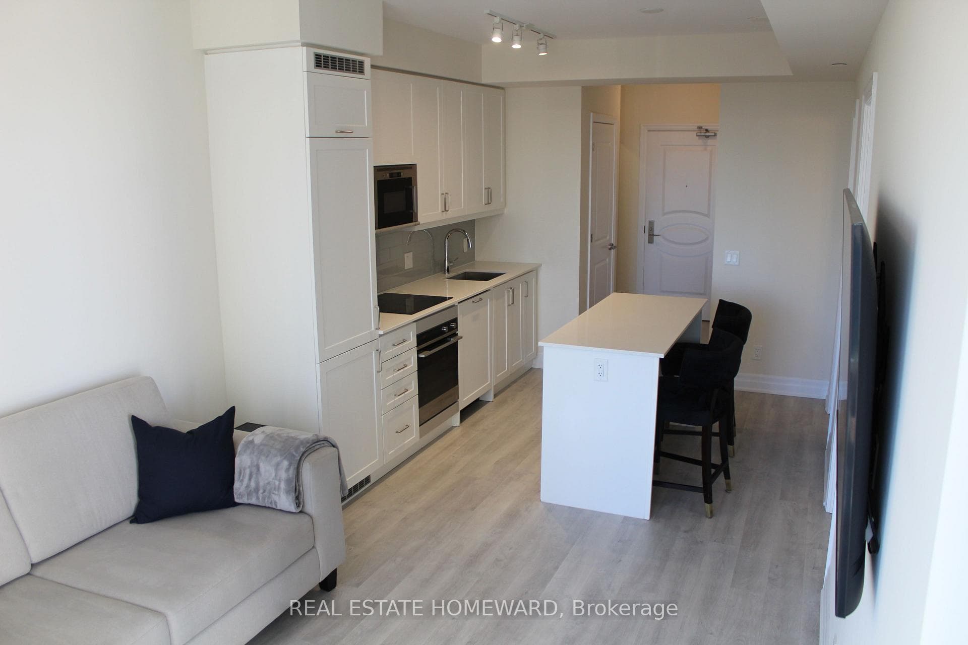 9085 Jane Street Unit 1707 photo 1