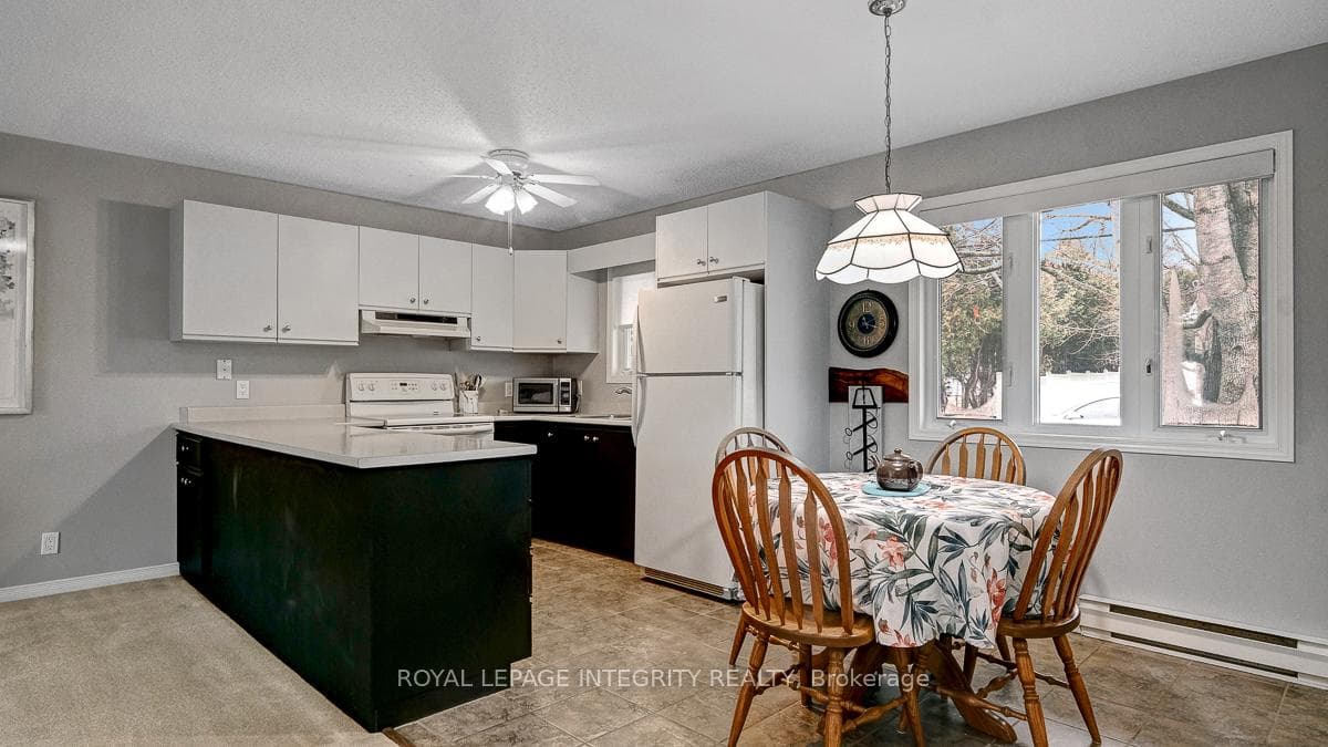 419 Brock Street photo 10