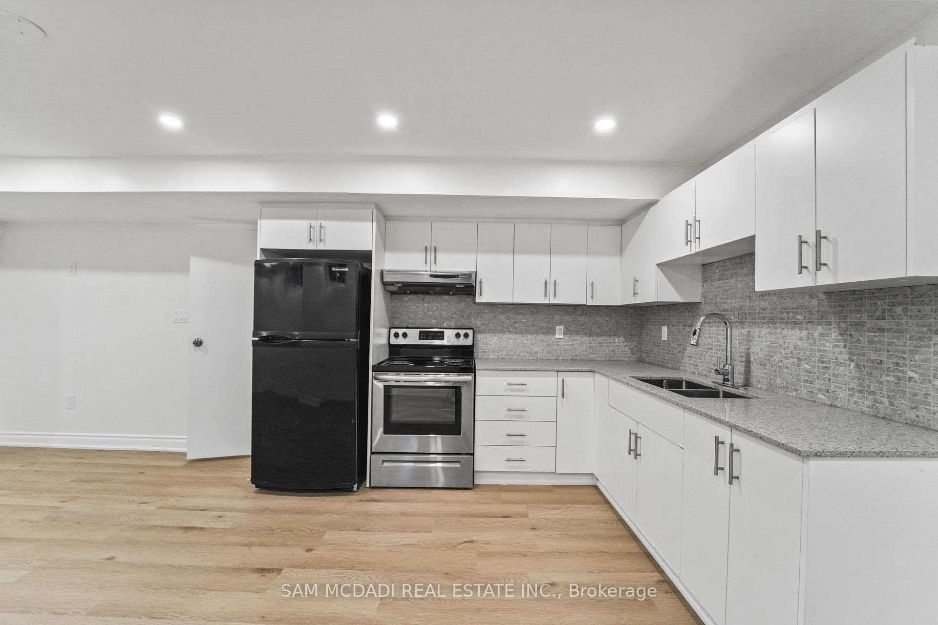 1821 Christopher Road photo 7
