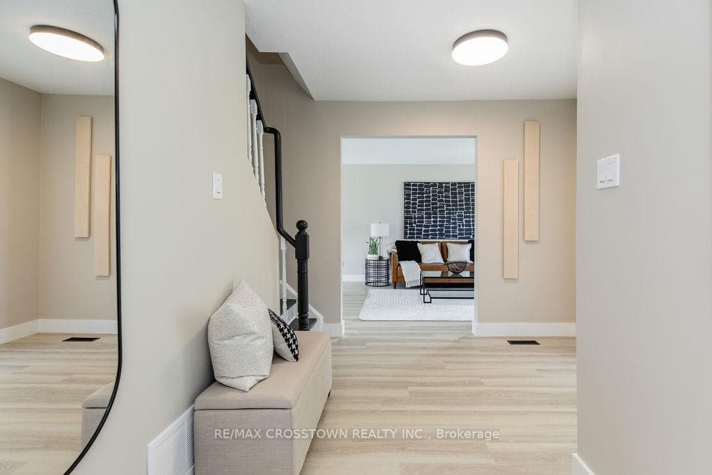 987 Garden Avenue photo 5