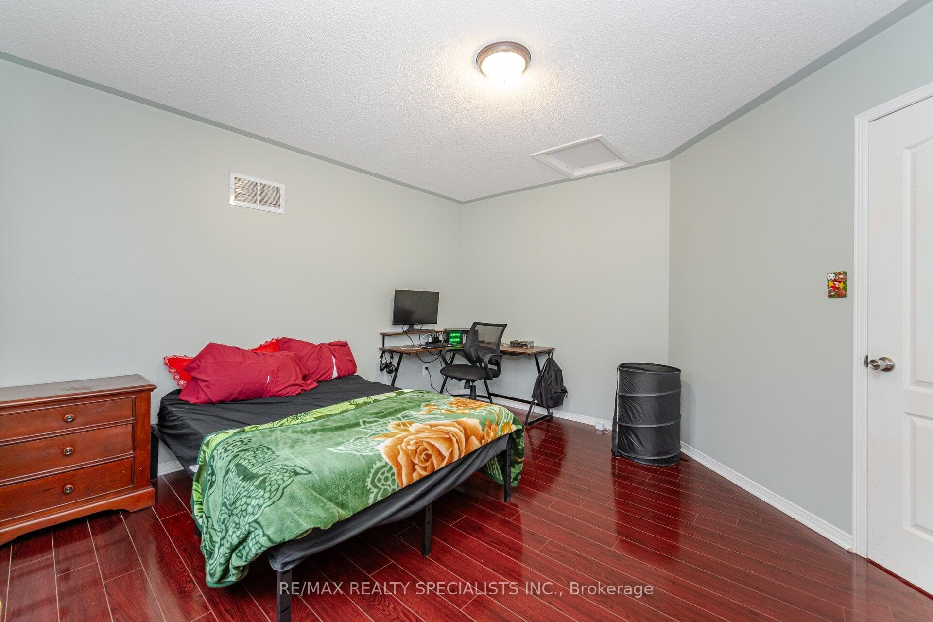 40 Earlsbridge Boulevard photo 28