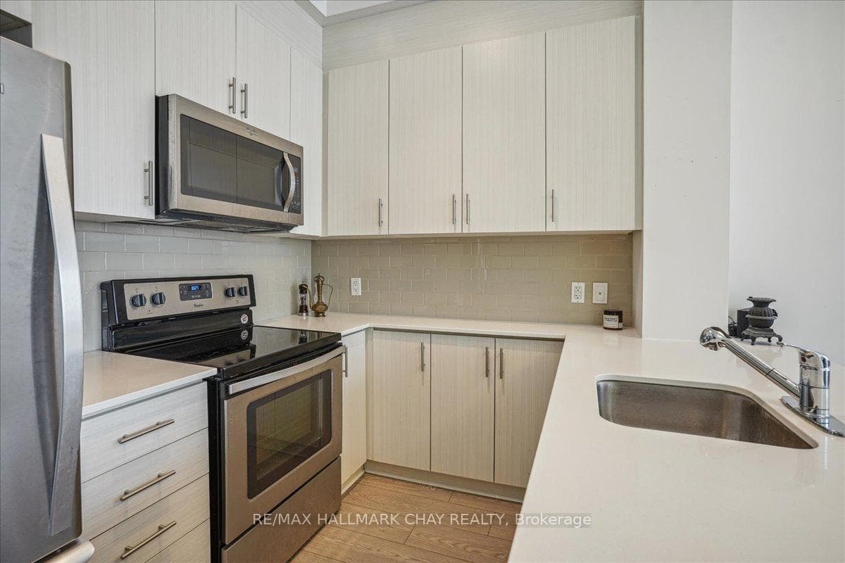 111 Worsley Street Unit PH-02 photo 19