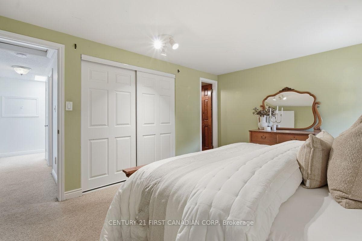 46 Ski Valley Crescent photo 21