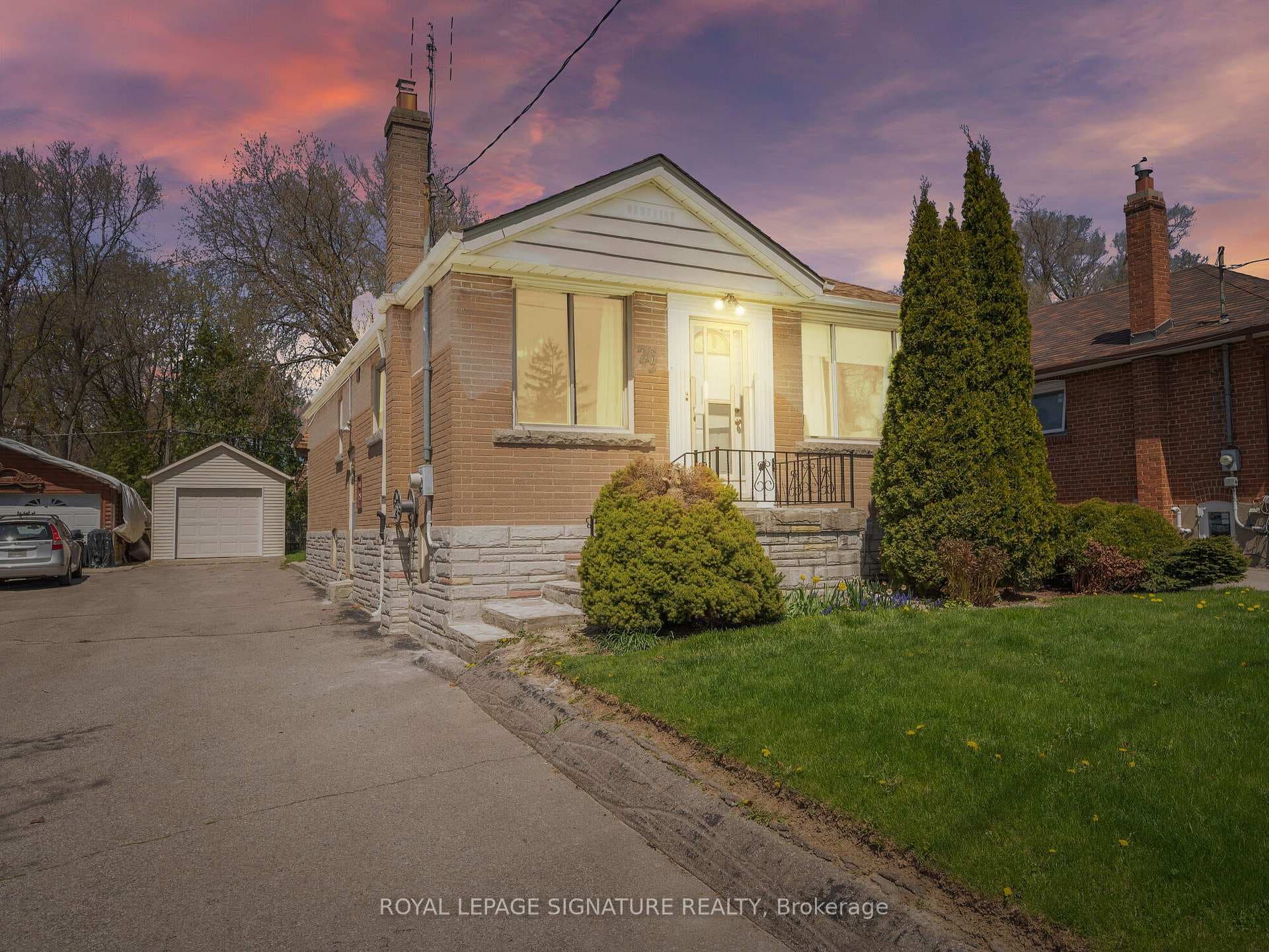 26 Saugeen Crescent photo 1