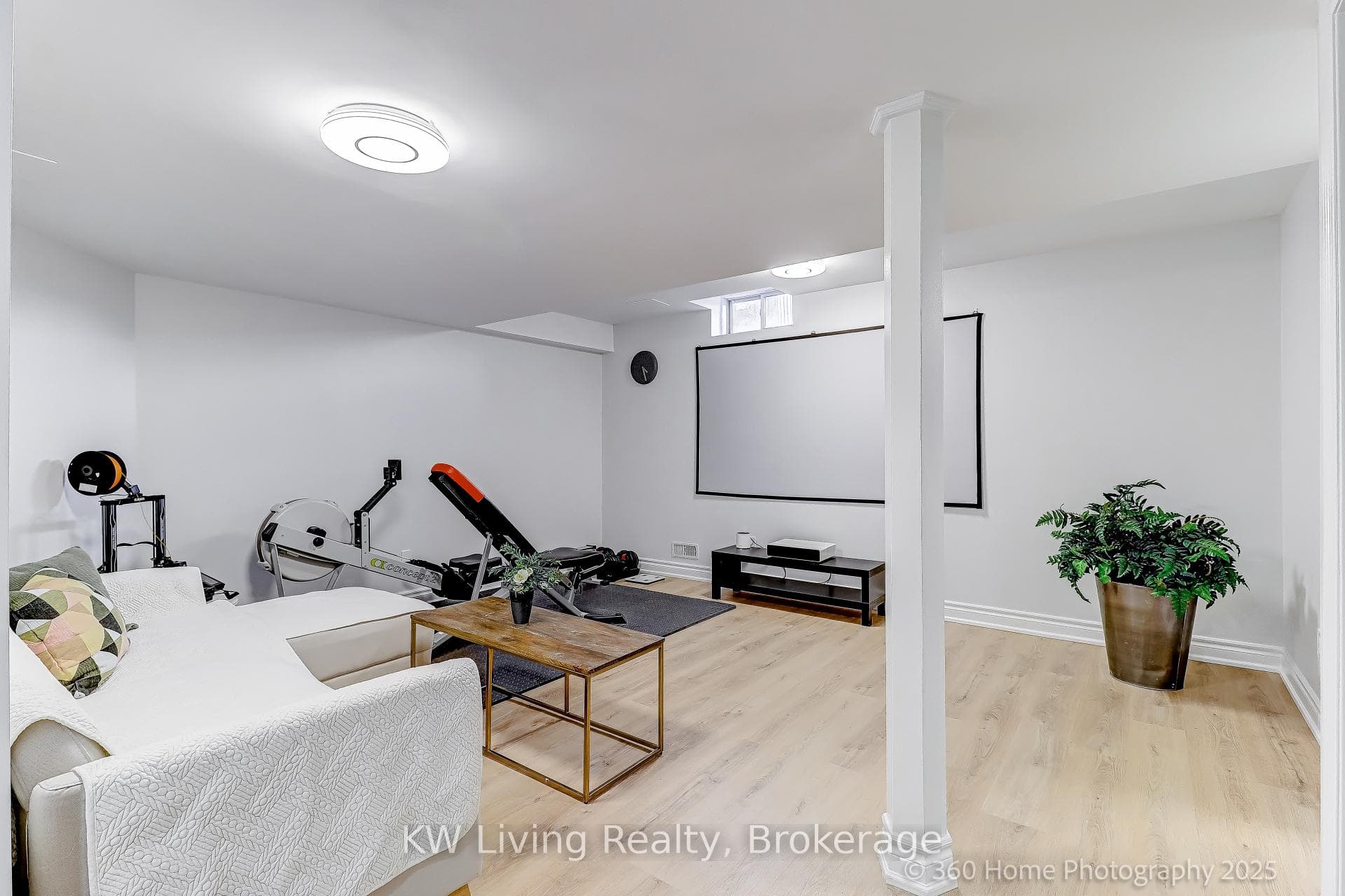 157 Hammersly Boulevard photo 17