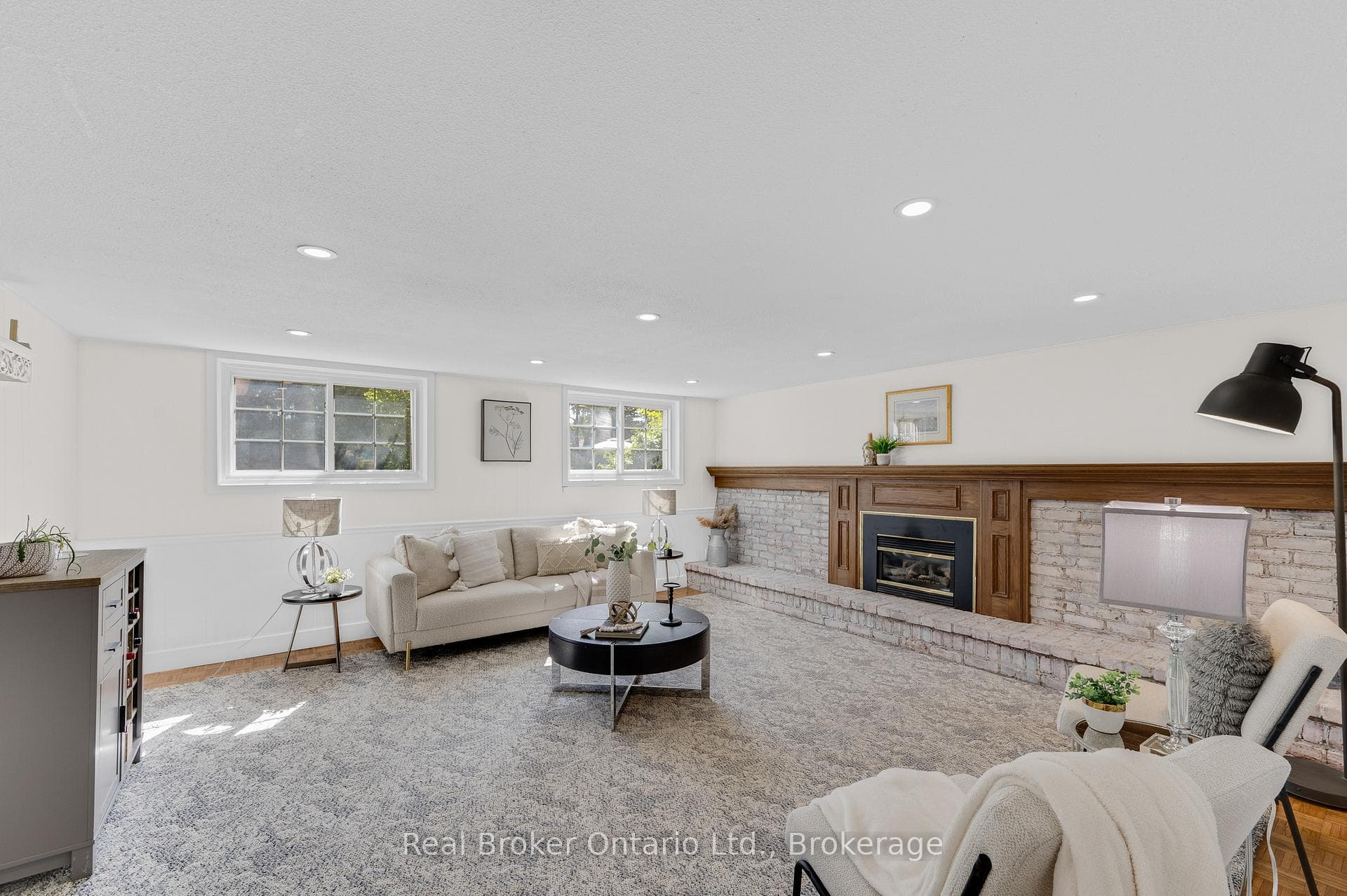 377 Duncombe Drive photo 22