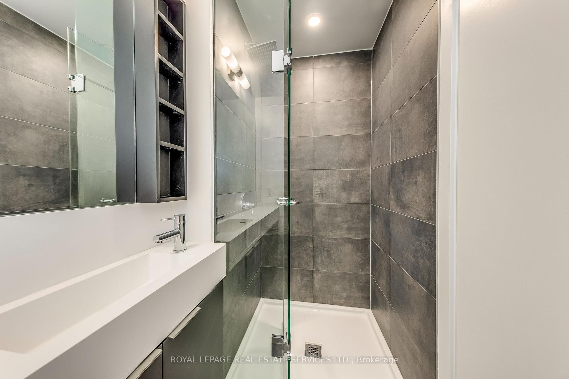 8 WELLESLEY Street Unit 3203 photo 18