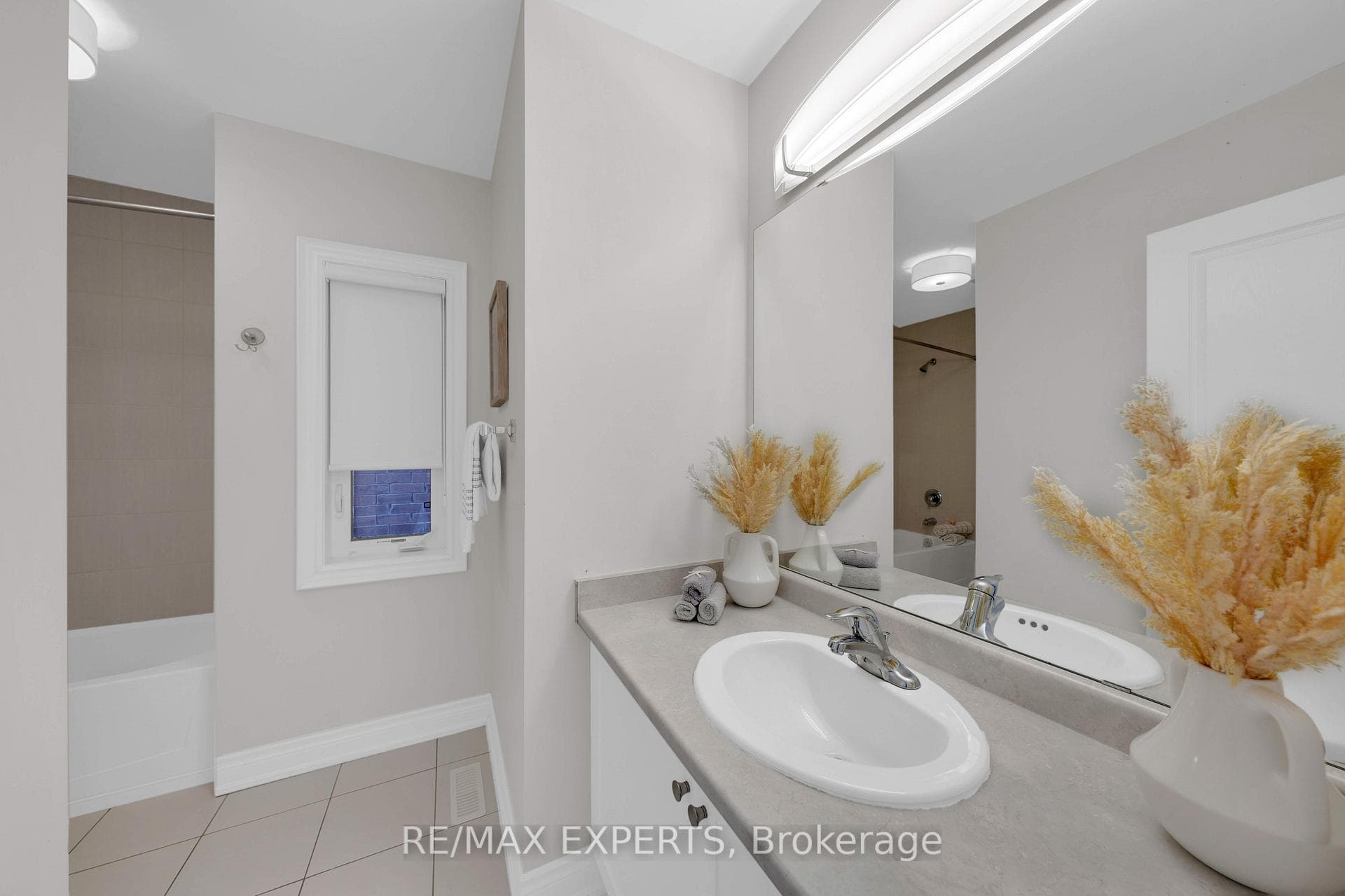 22 Pelee Avenue photo 27