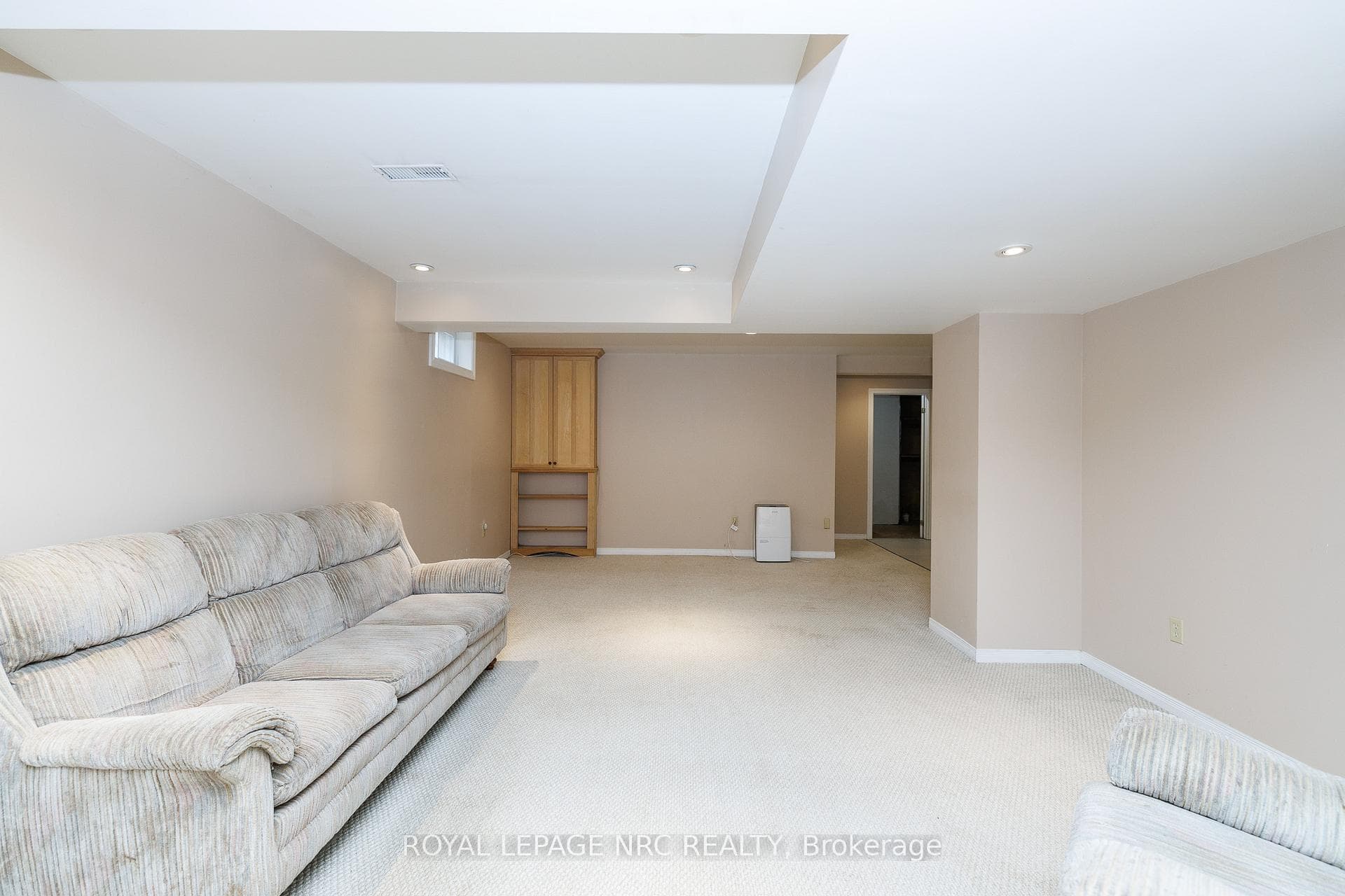 HUGE RECREATION ROOM