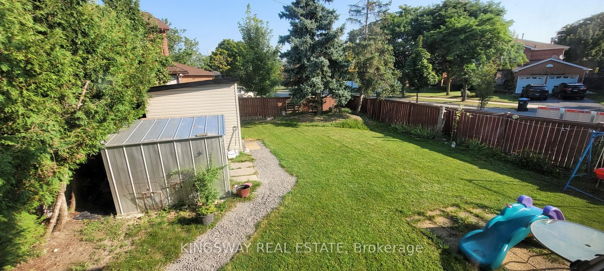 7096 Cordingley Crescent photo 40