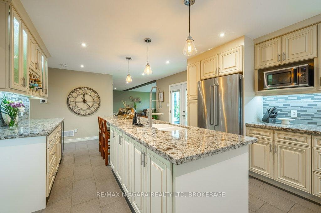 3246 Cedar Avenue photo 12