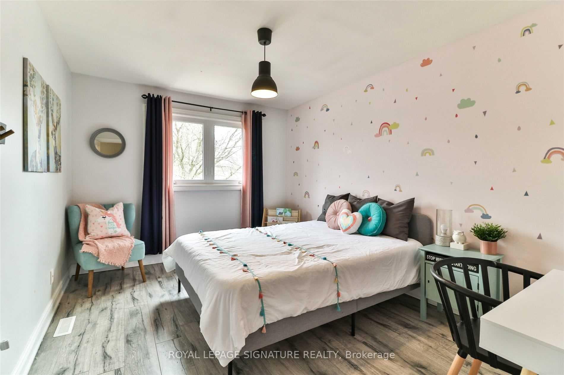 5163 Banting Court photo 15
