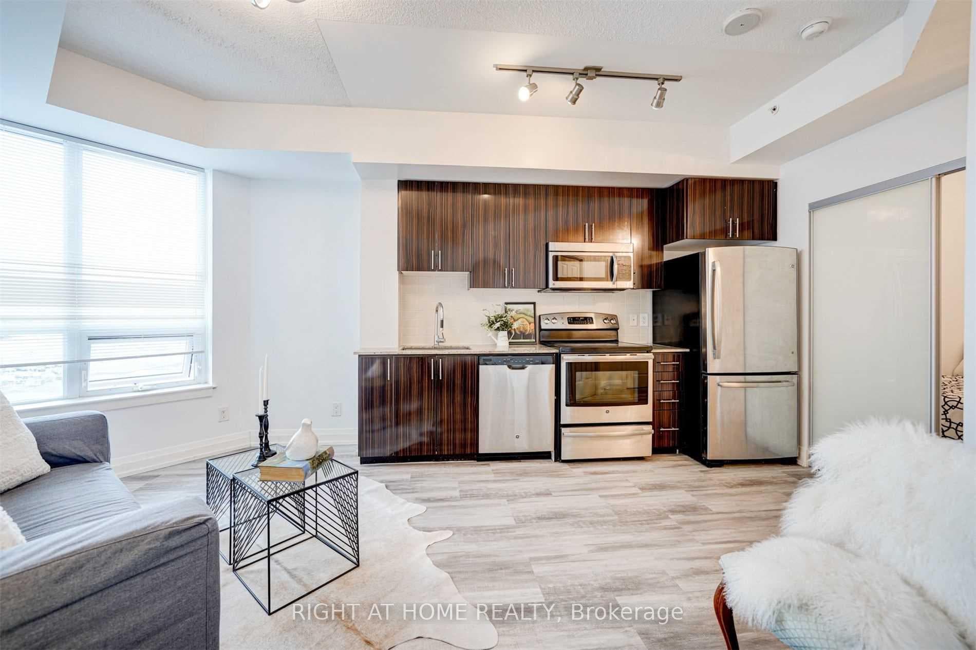 7171 Yonge Street Unit 511 photo 6