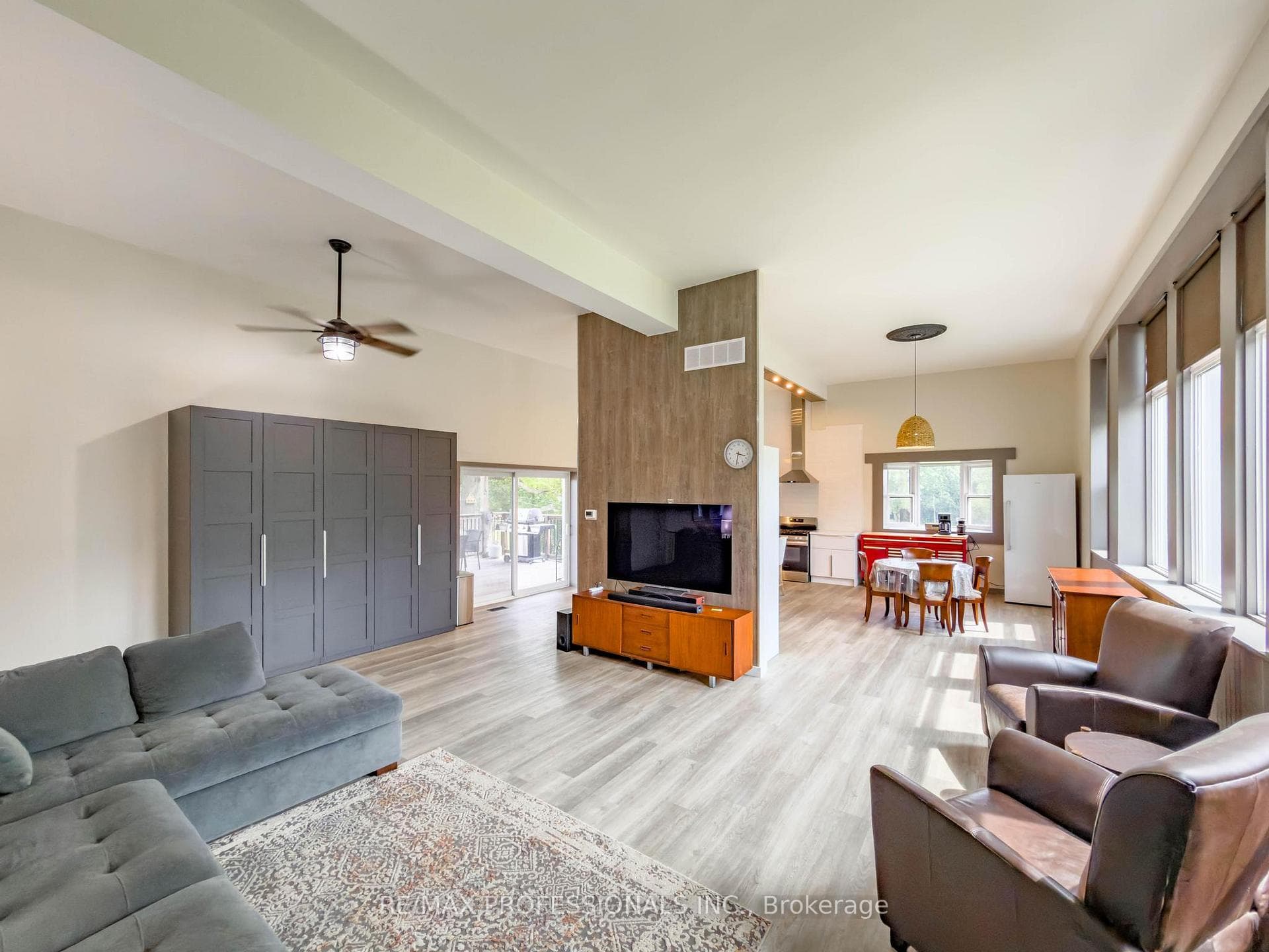 1744 Ridgemount Road photo 9