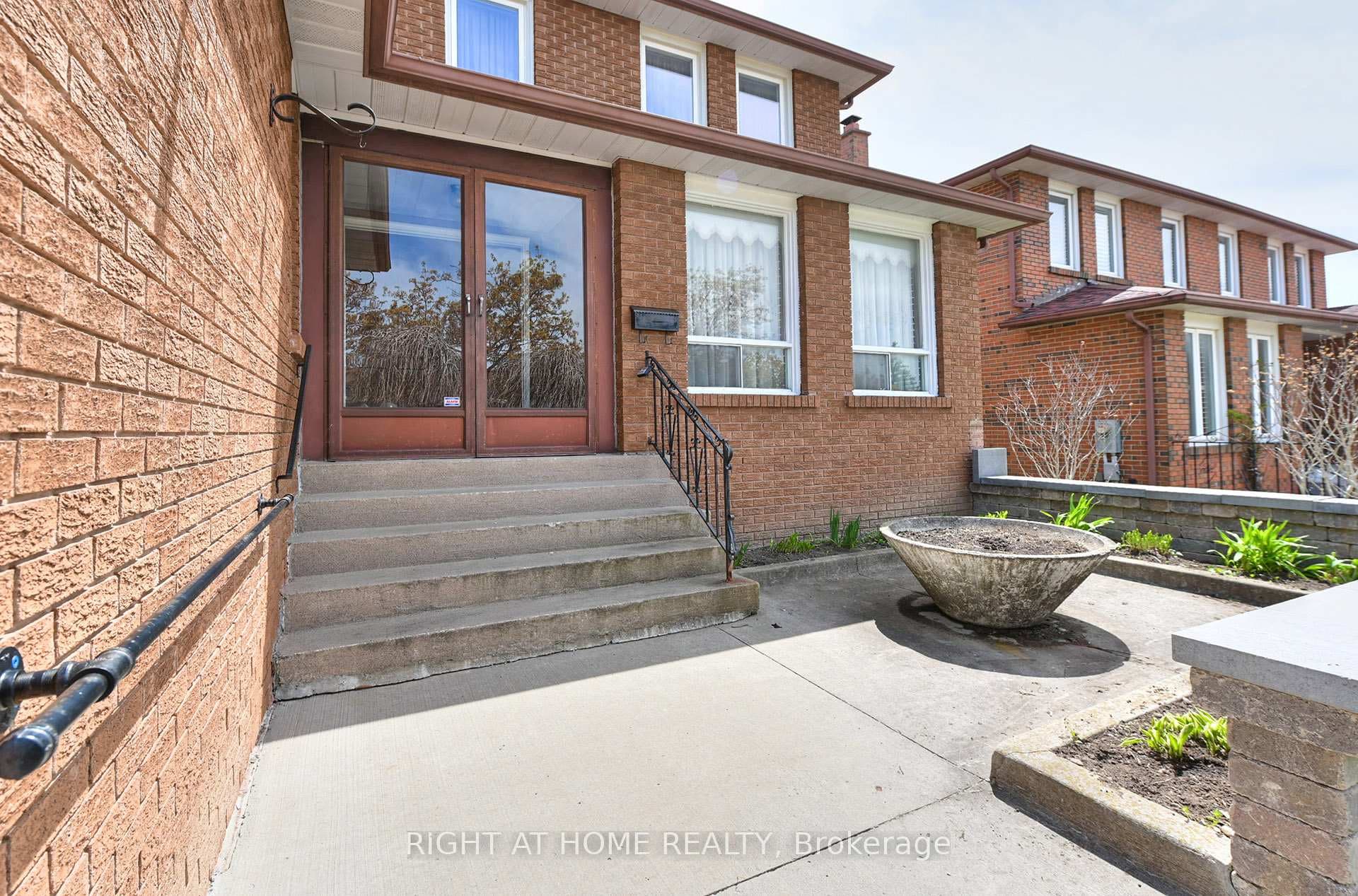 101 Raymerville Drive photo 2