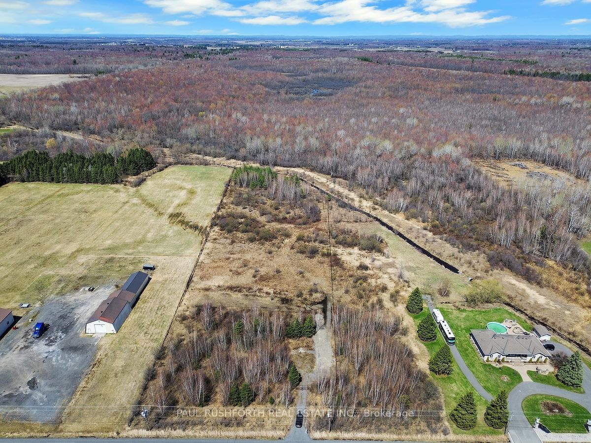 2667 Russland Road photo 15
