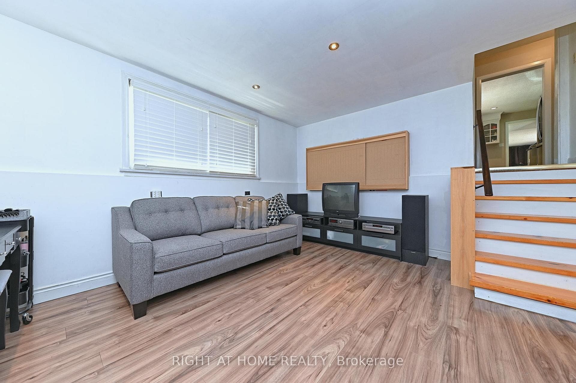 446 Geneva Street photo 33