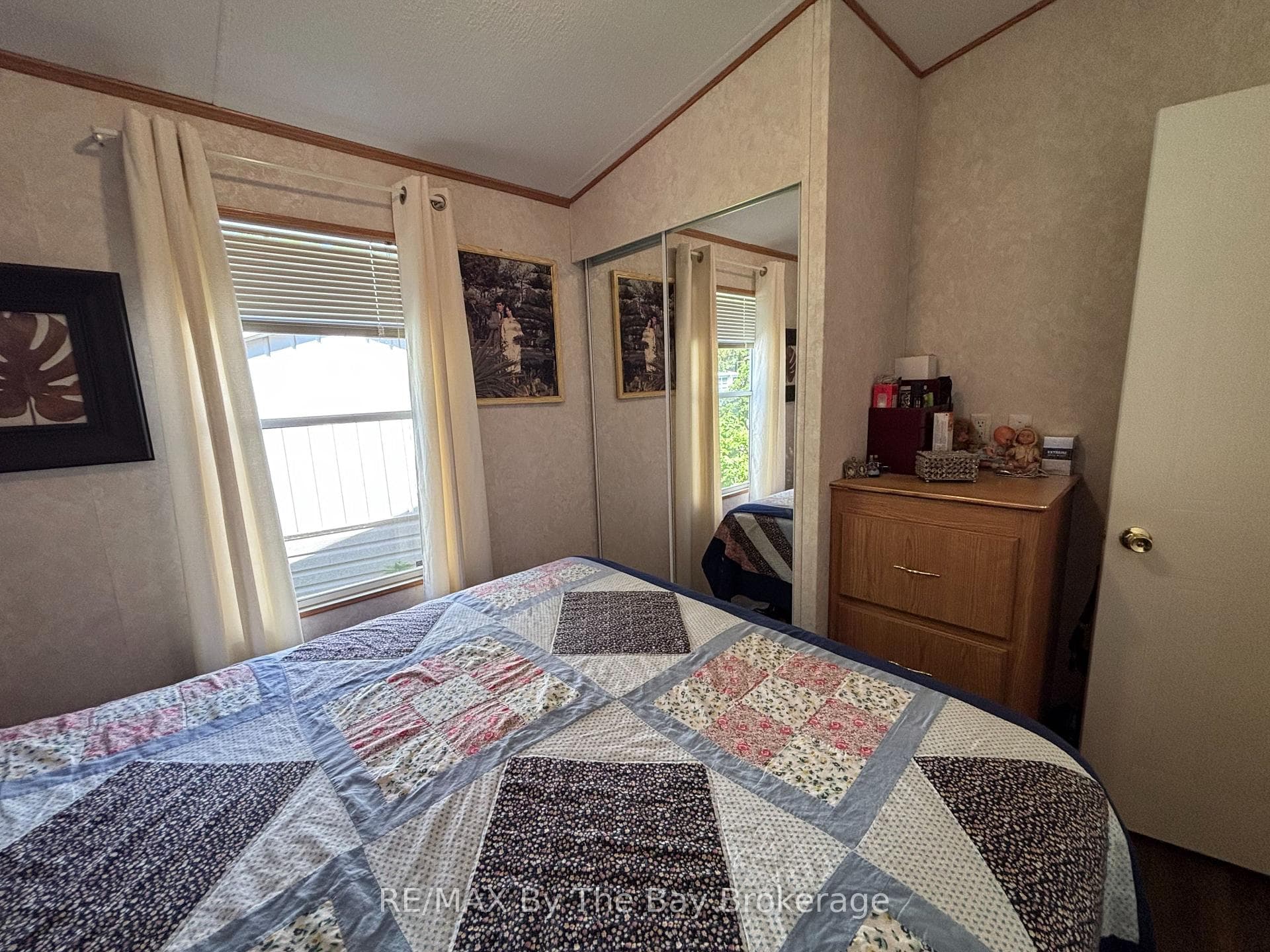 85 THEME PARK Drive Unit 92 photo 17