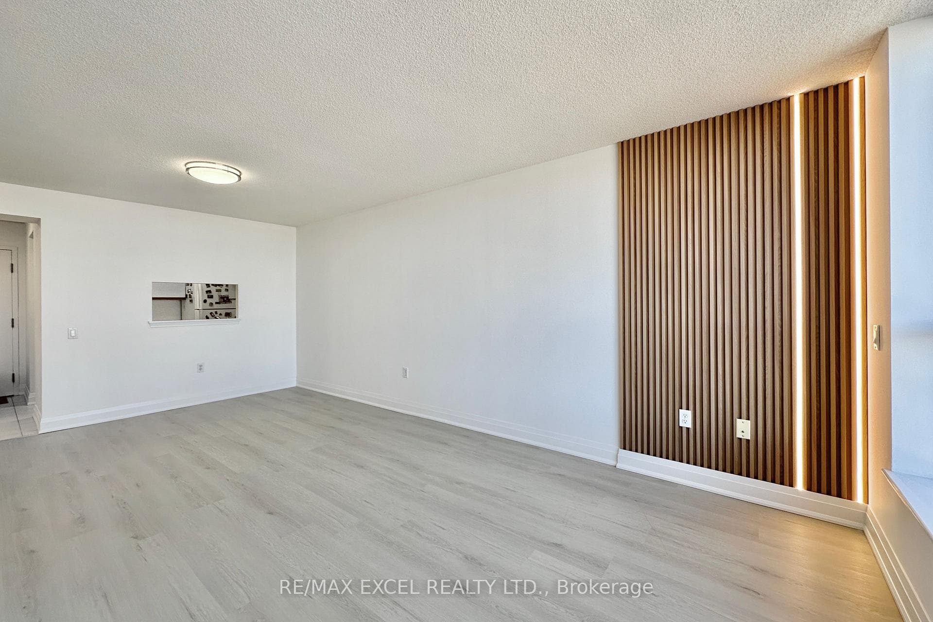 21 Overlea Boulevard Unit 708 photo 8
