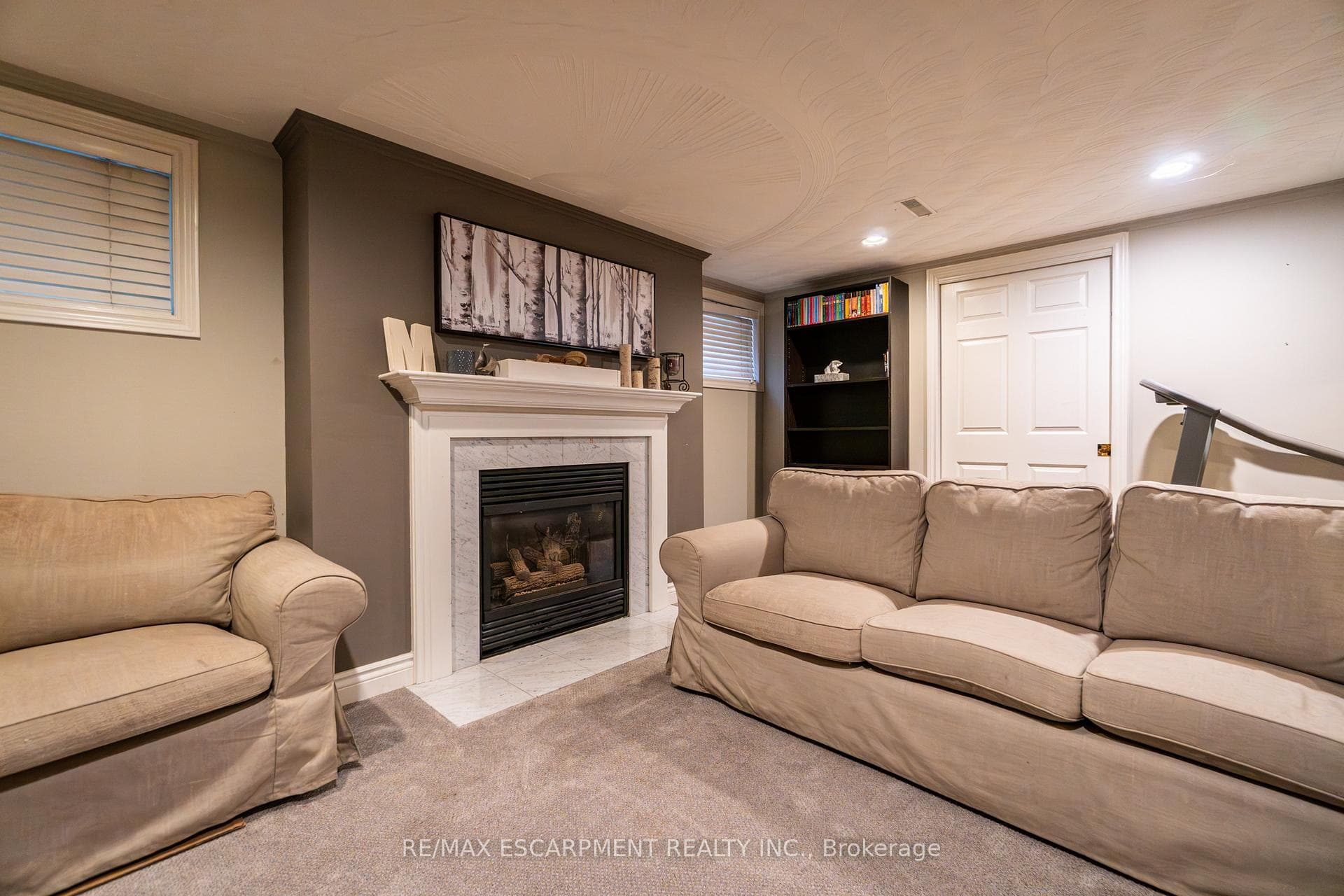 2393 Arnold Crescent photo 38