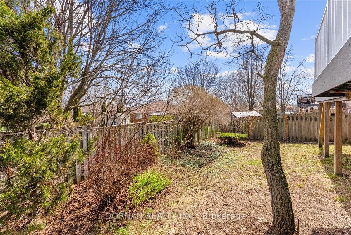 754 Munson Crescent photo 38