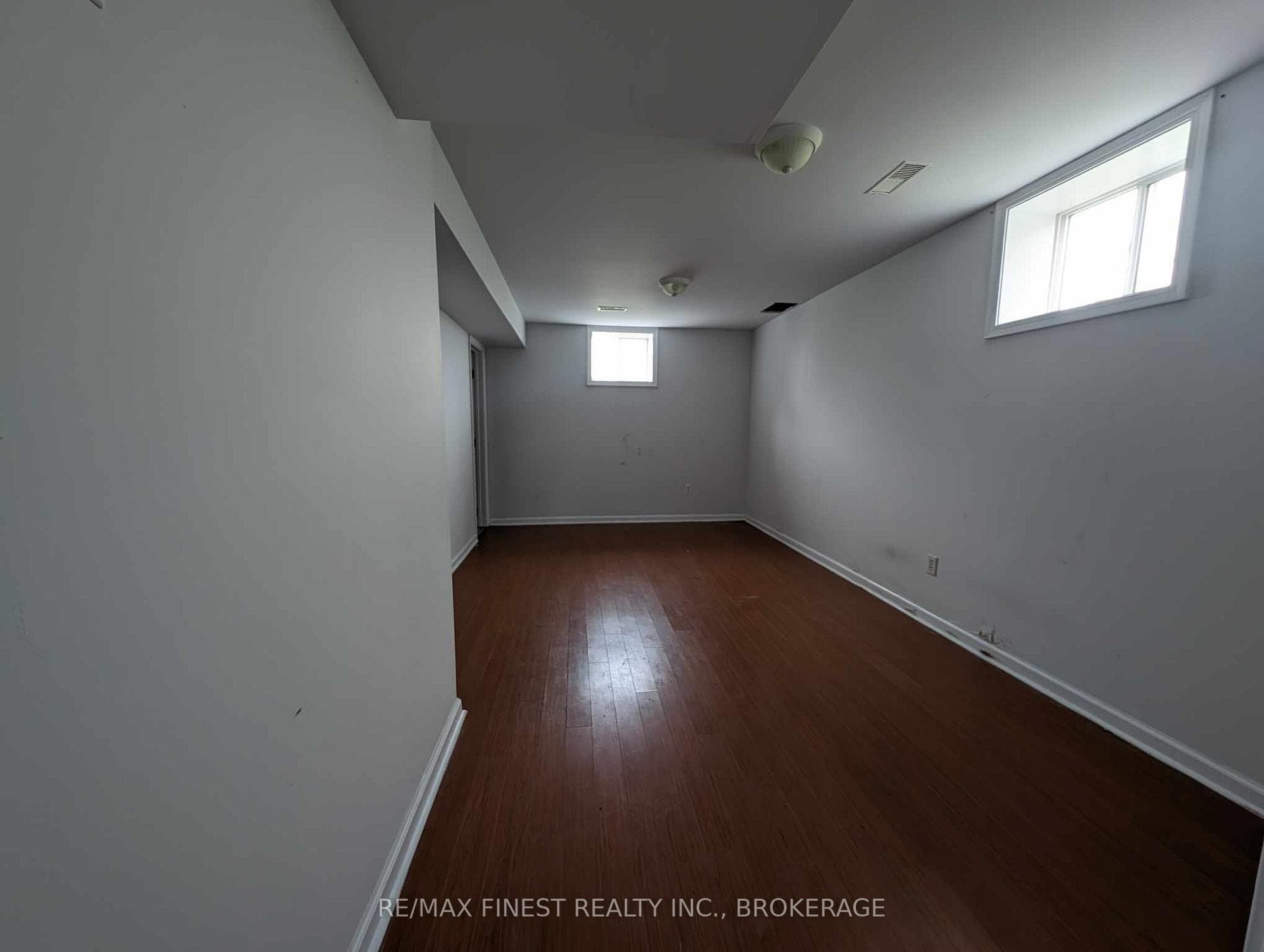 275 CONACHER Drive photo 10