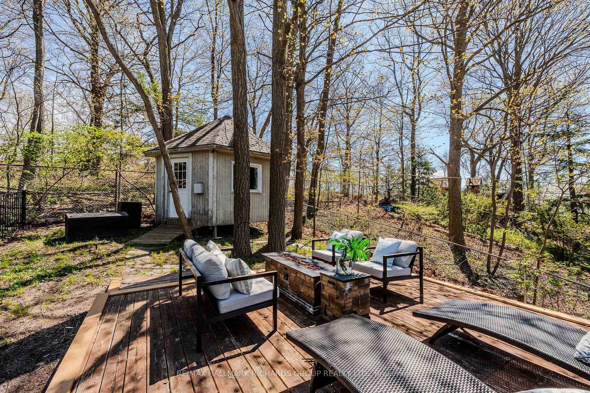 31 Fallingbrook Drive photo 33