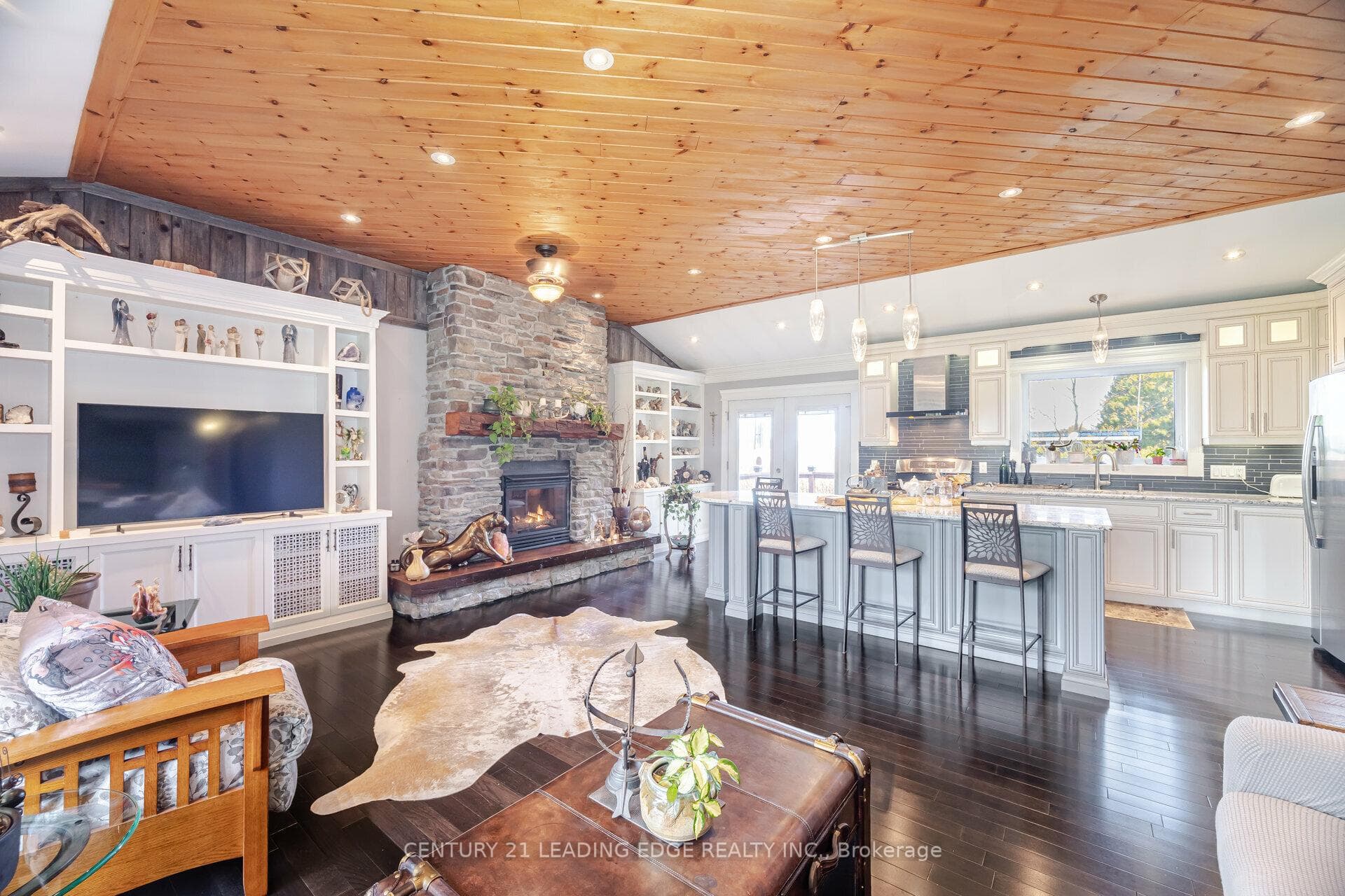6123 Trafalgar Road photo 5