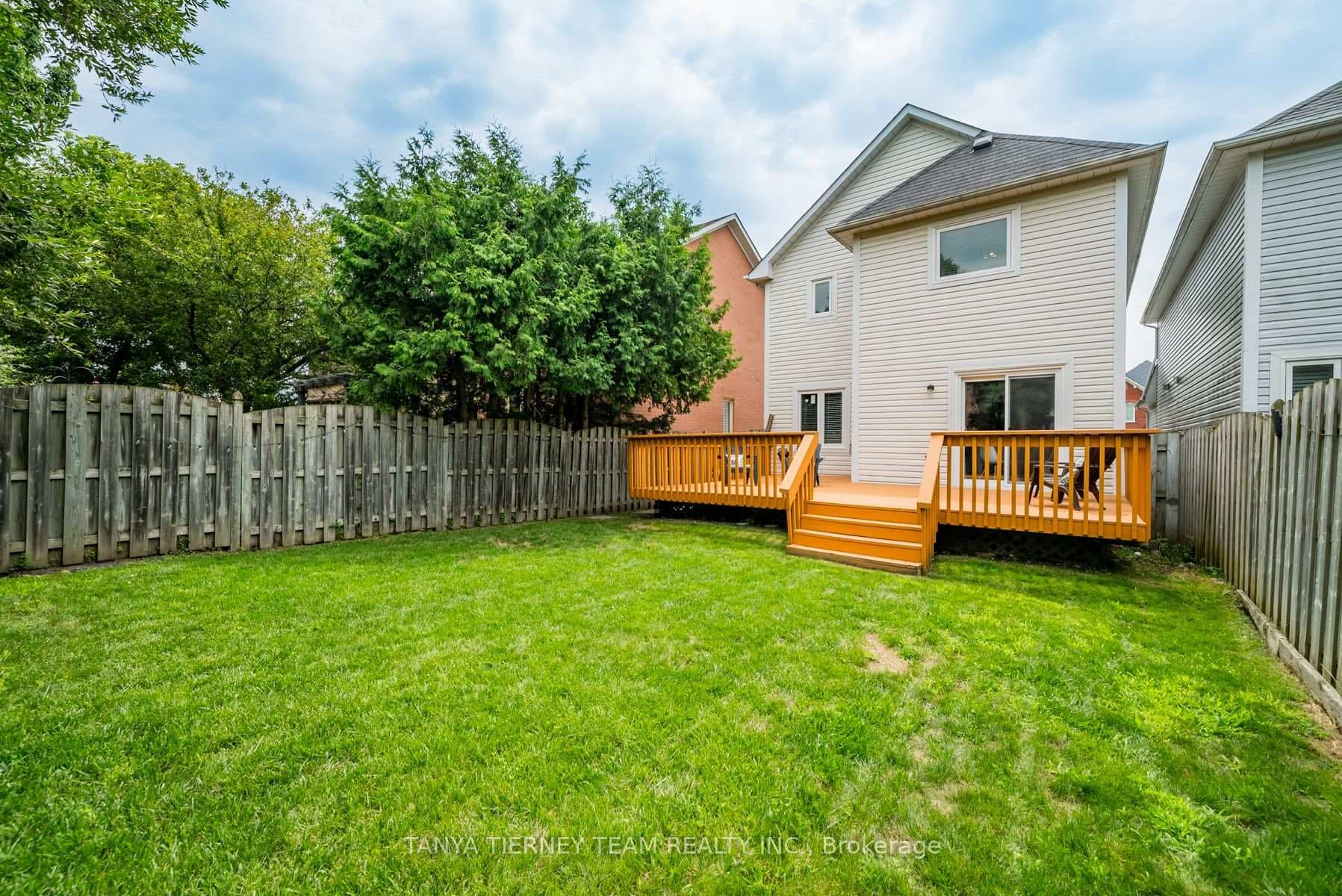 22 Wells Crescent photo 34