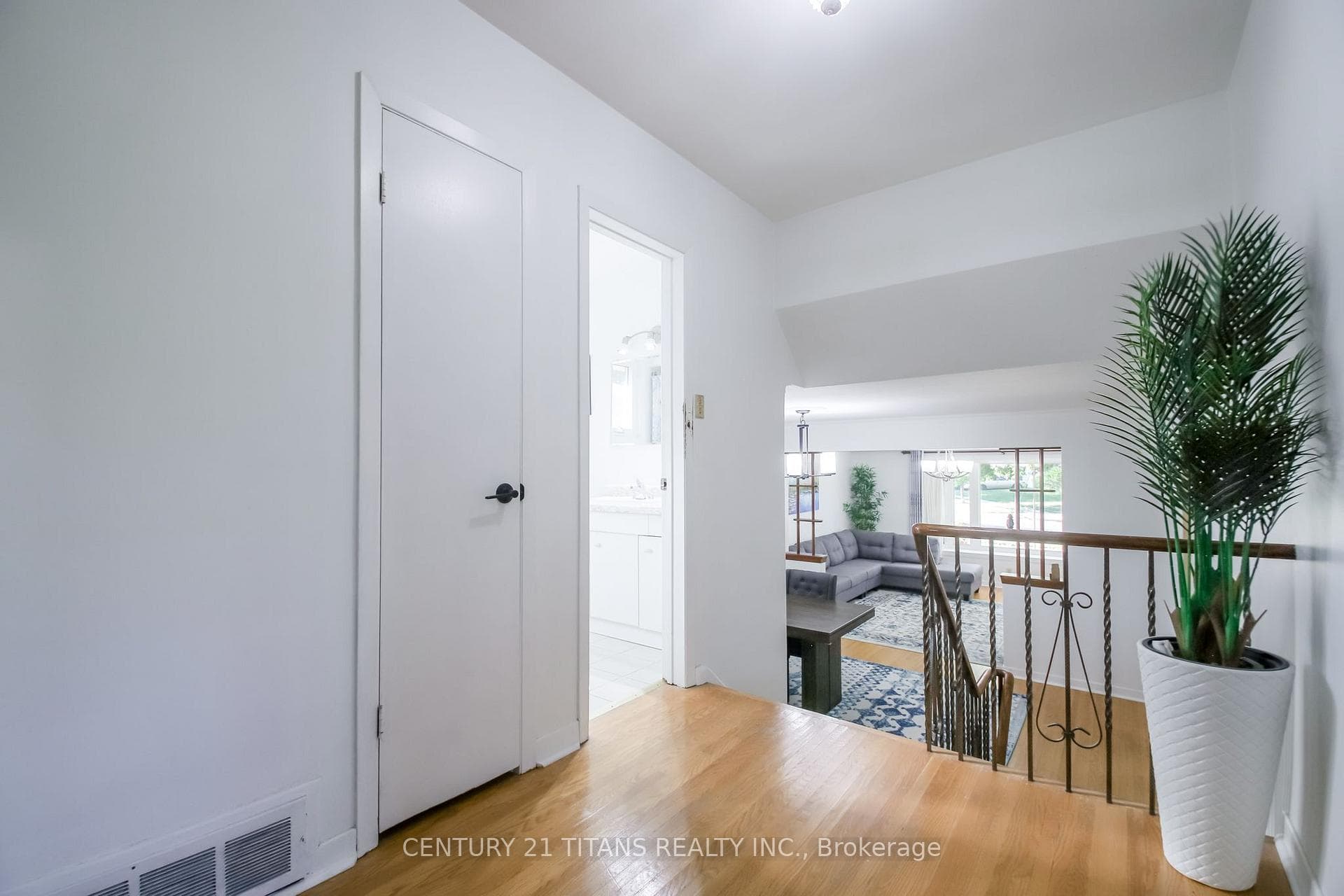9 Minos Crescent photo 27