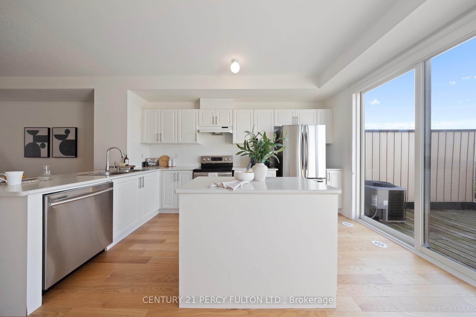 30 Clarington Boulevard photo 17