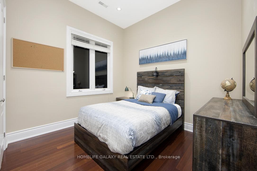 526 Rosebank Road photo 25