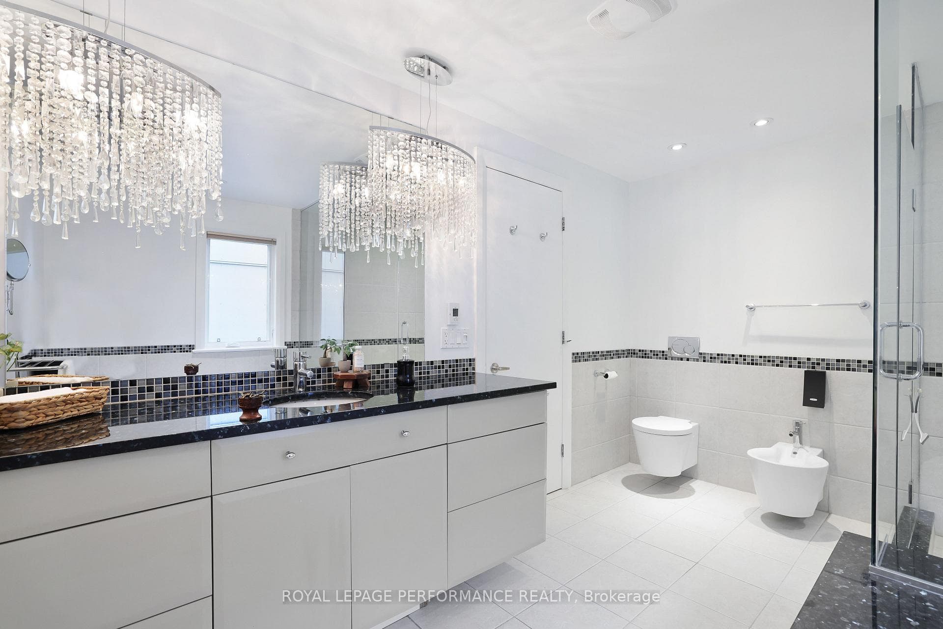 2029 Cabot Street photo 26